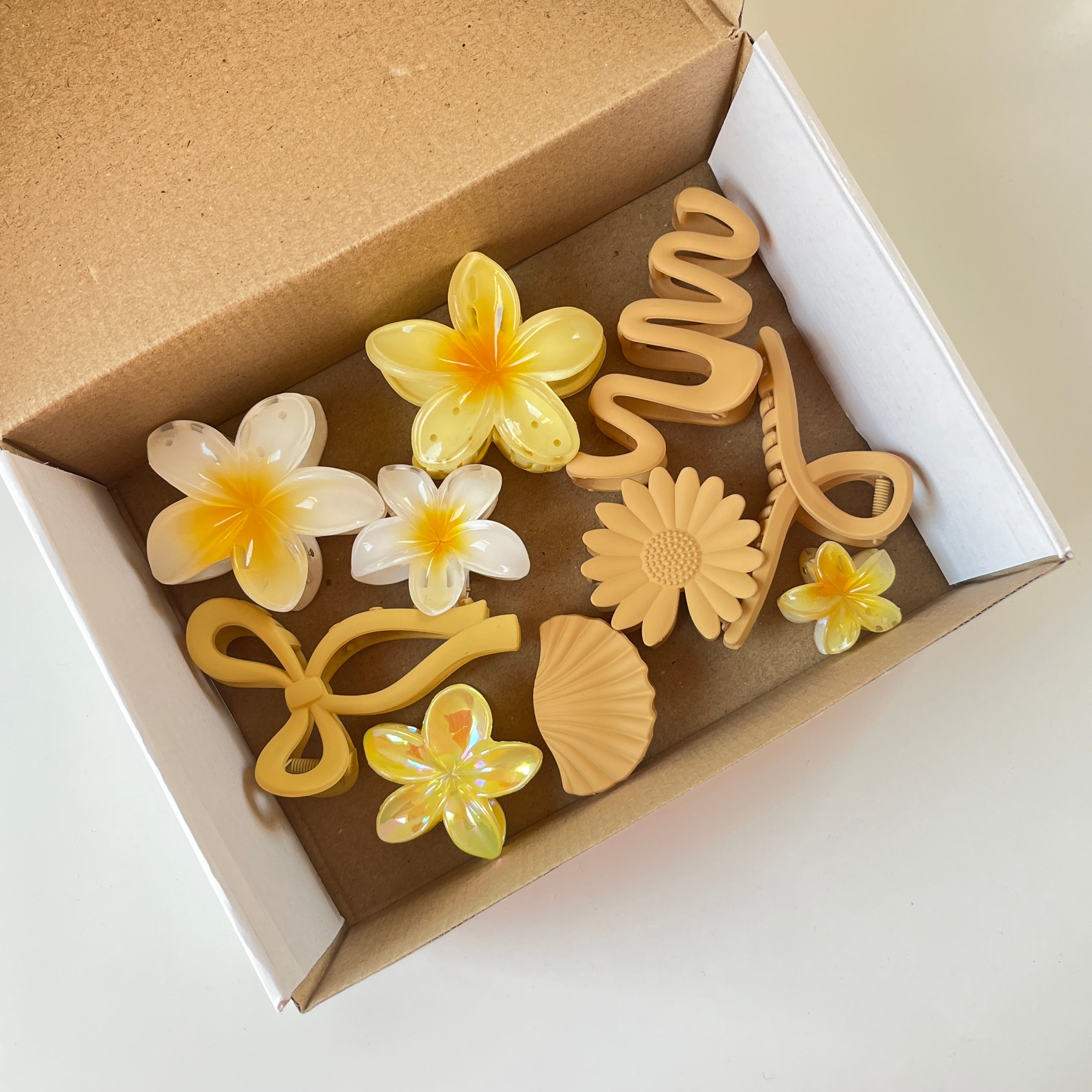 Yellow Charm Claw Set of 10