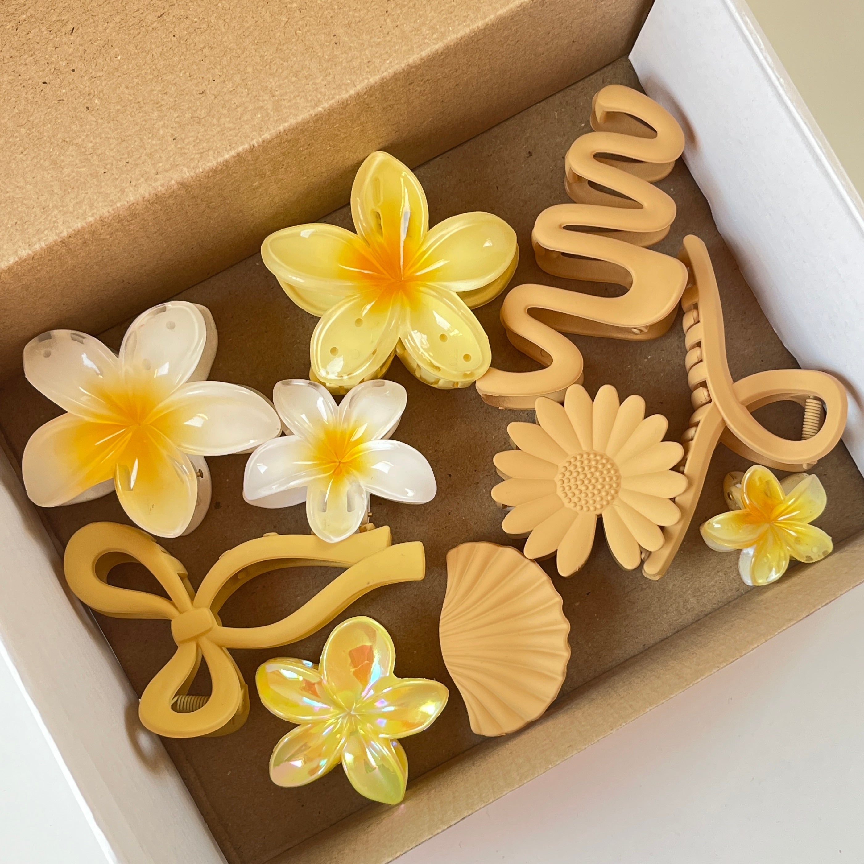 Yellow Charm Claw Set of 10