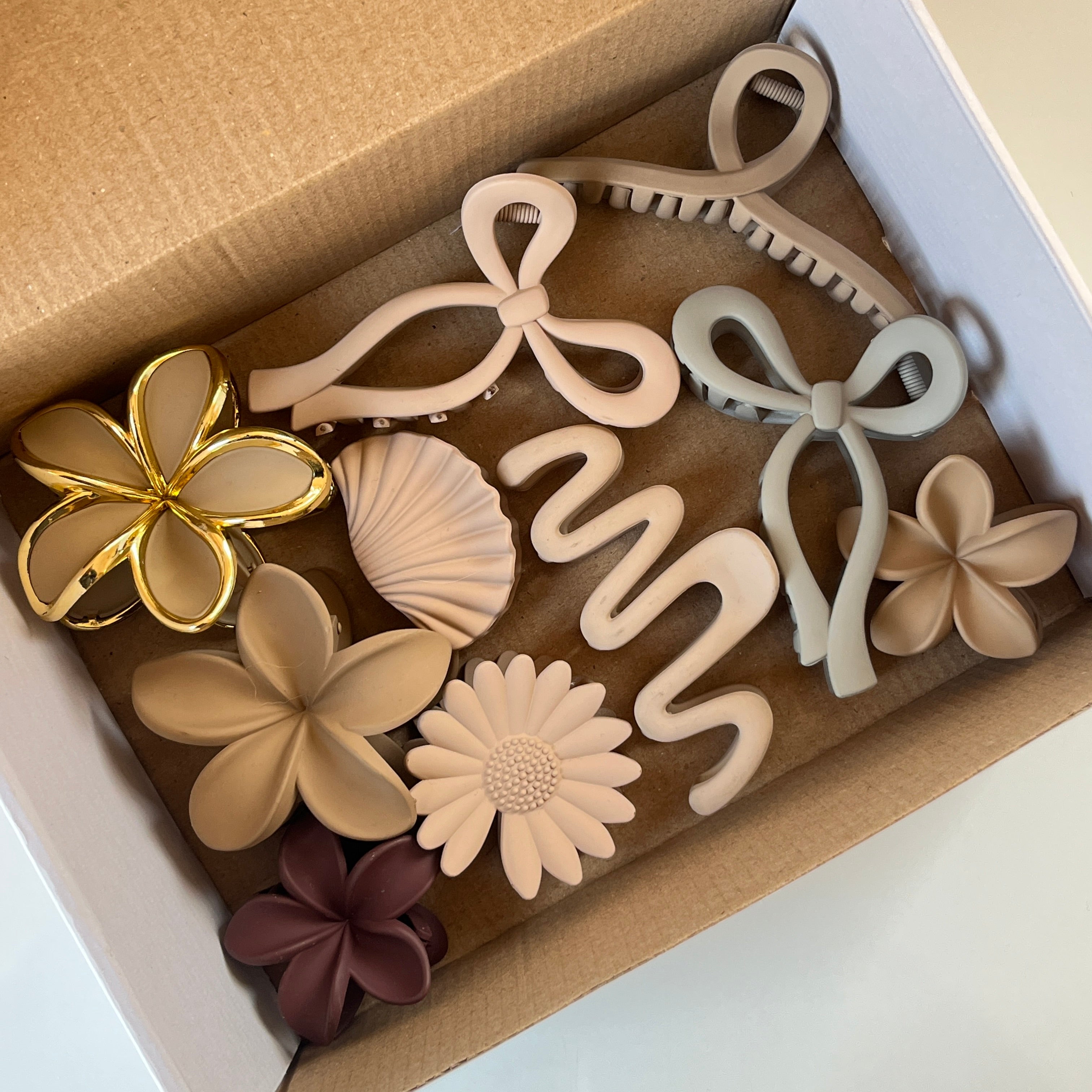 Neutral Beige Claw Set of 10