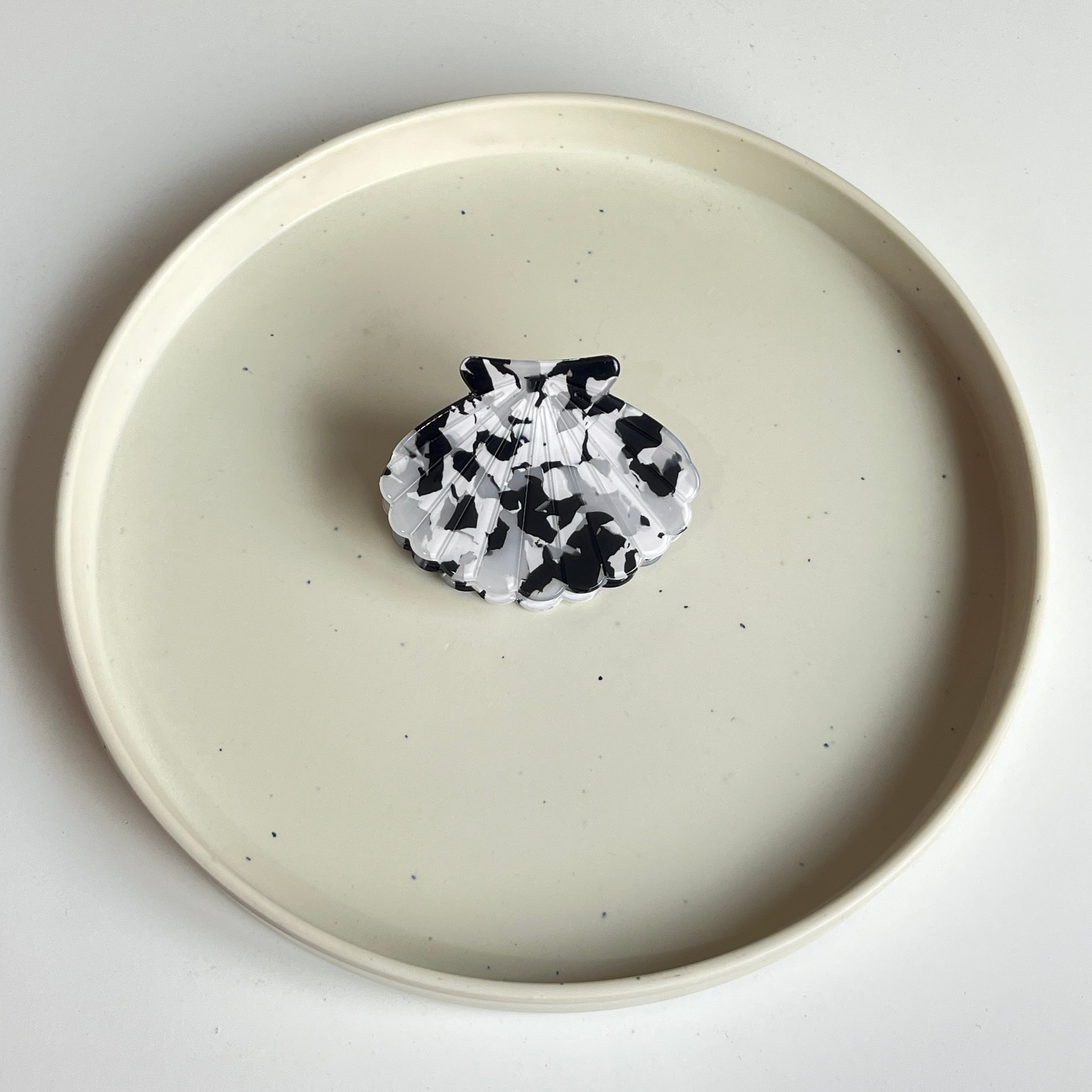 Gloss Shell Large Hair Claw