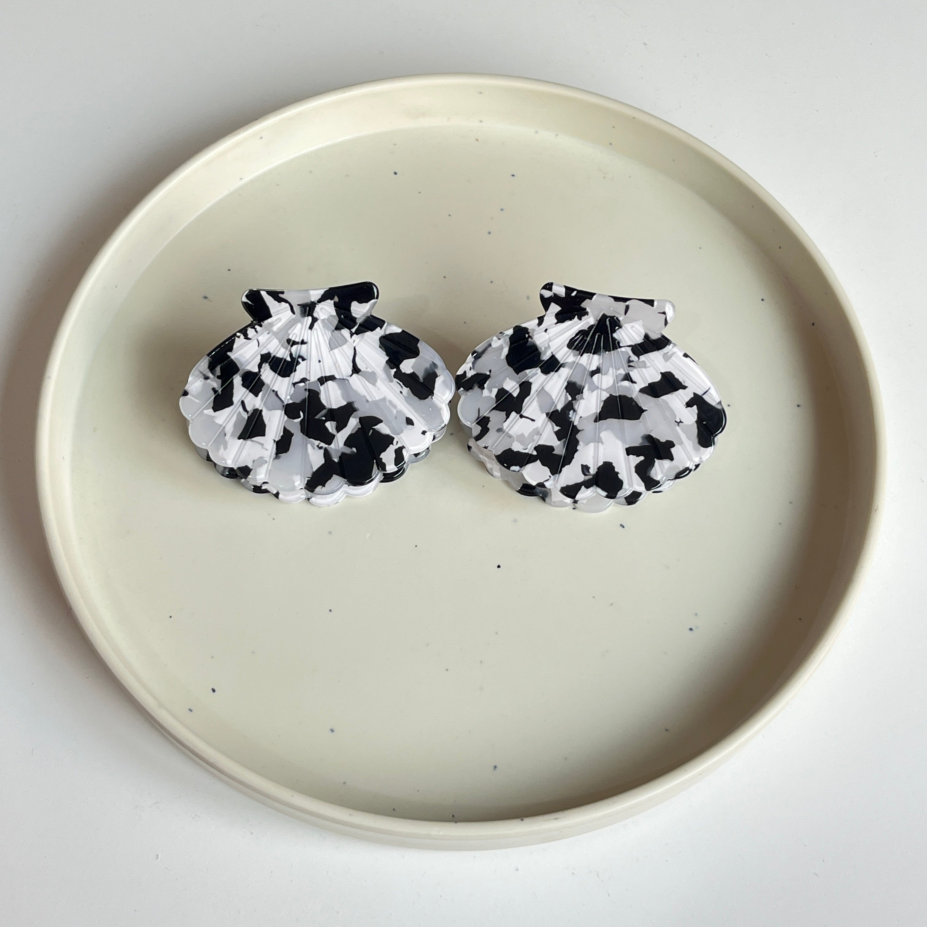 Gloss Shell Medium Hair Claw Set (12 Pcs)