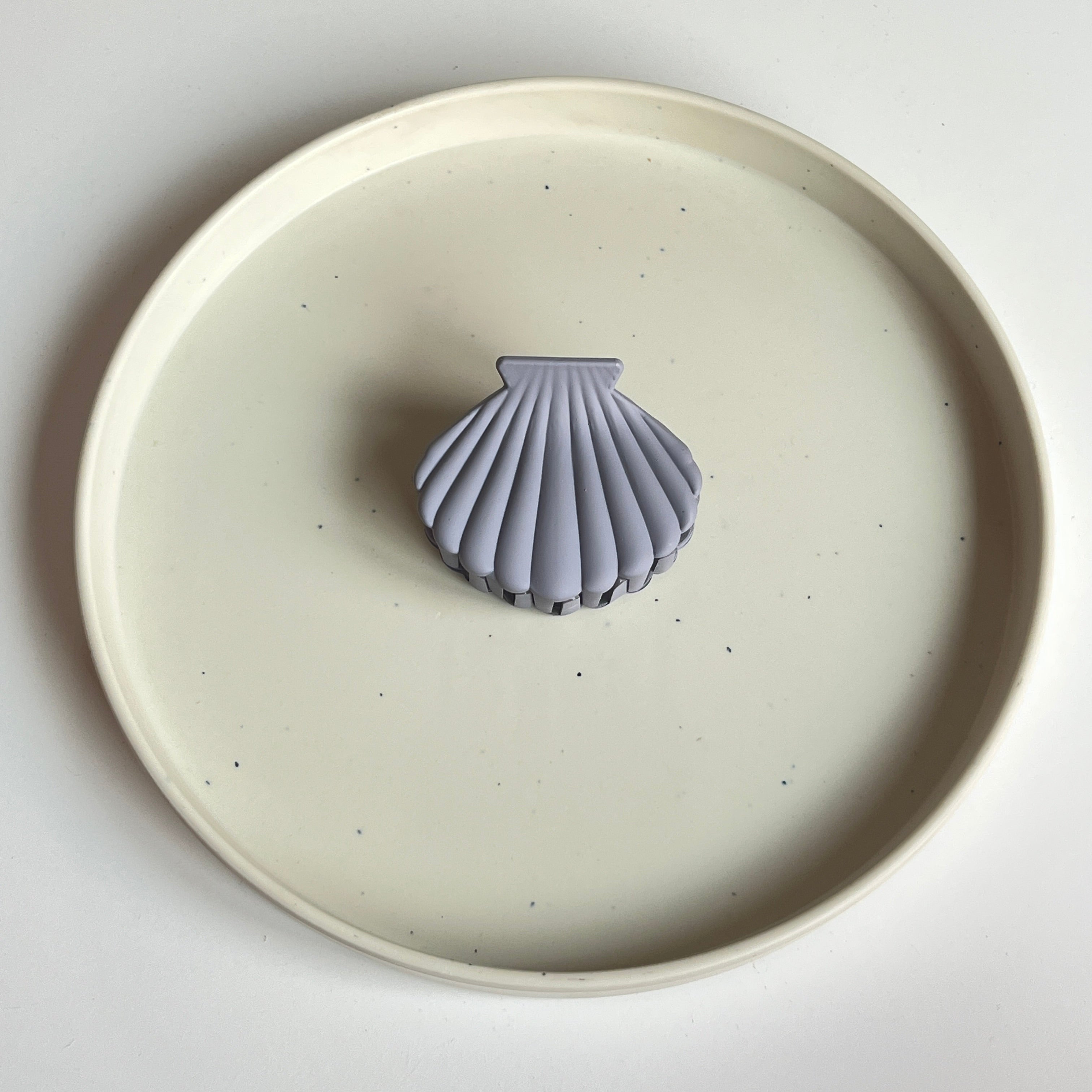 Shell Medium Hair Claw