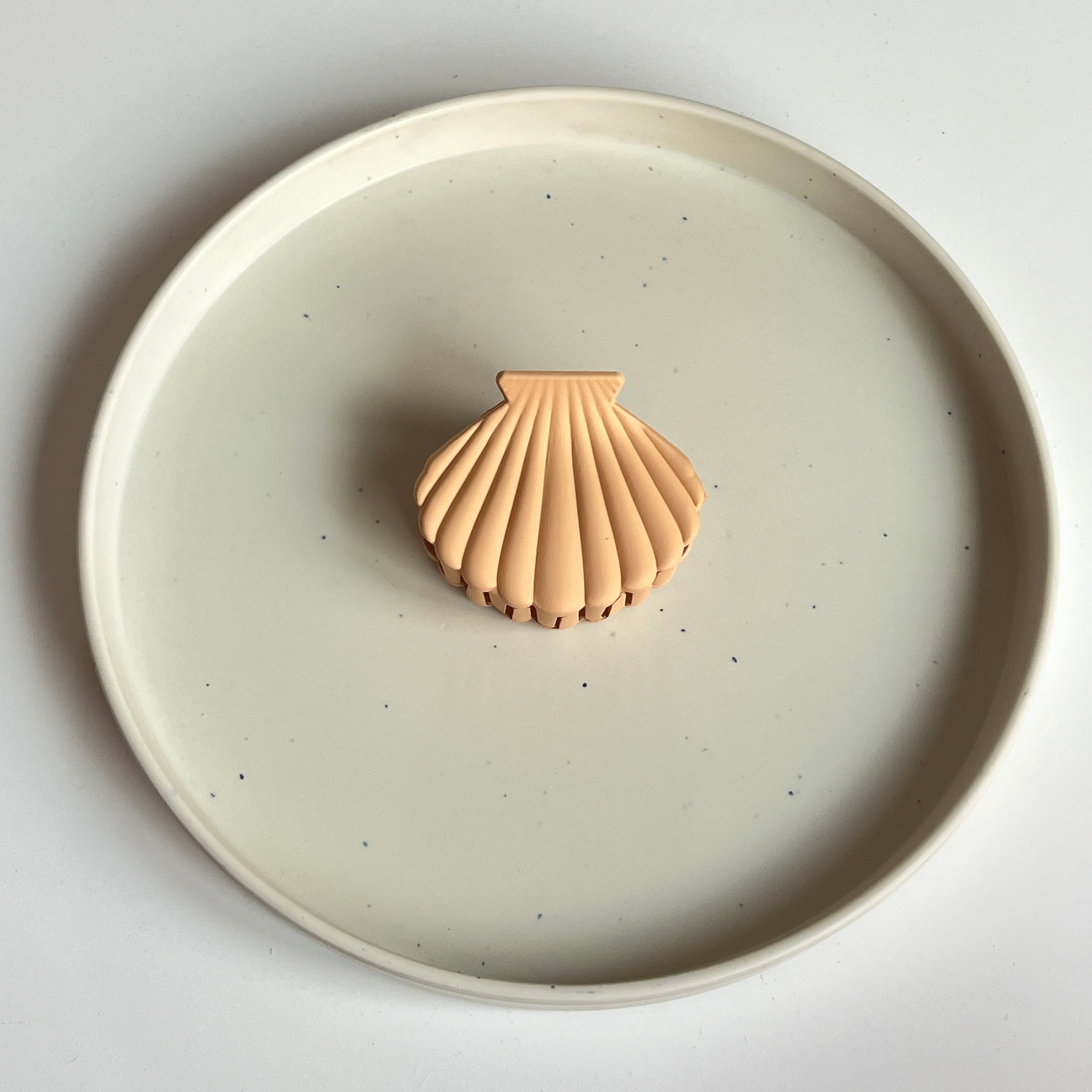 Shell Medium Hair Claw