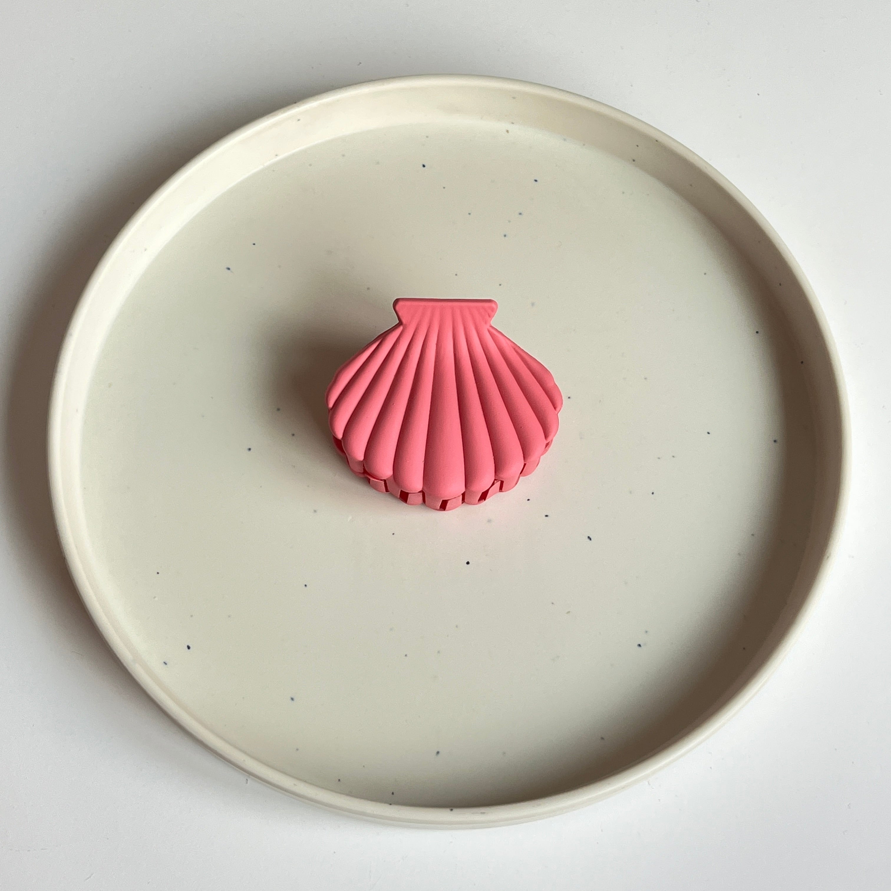 Shell Medium Hair Claw