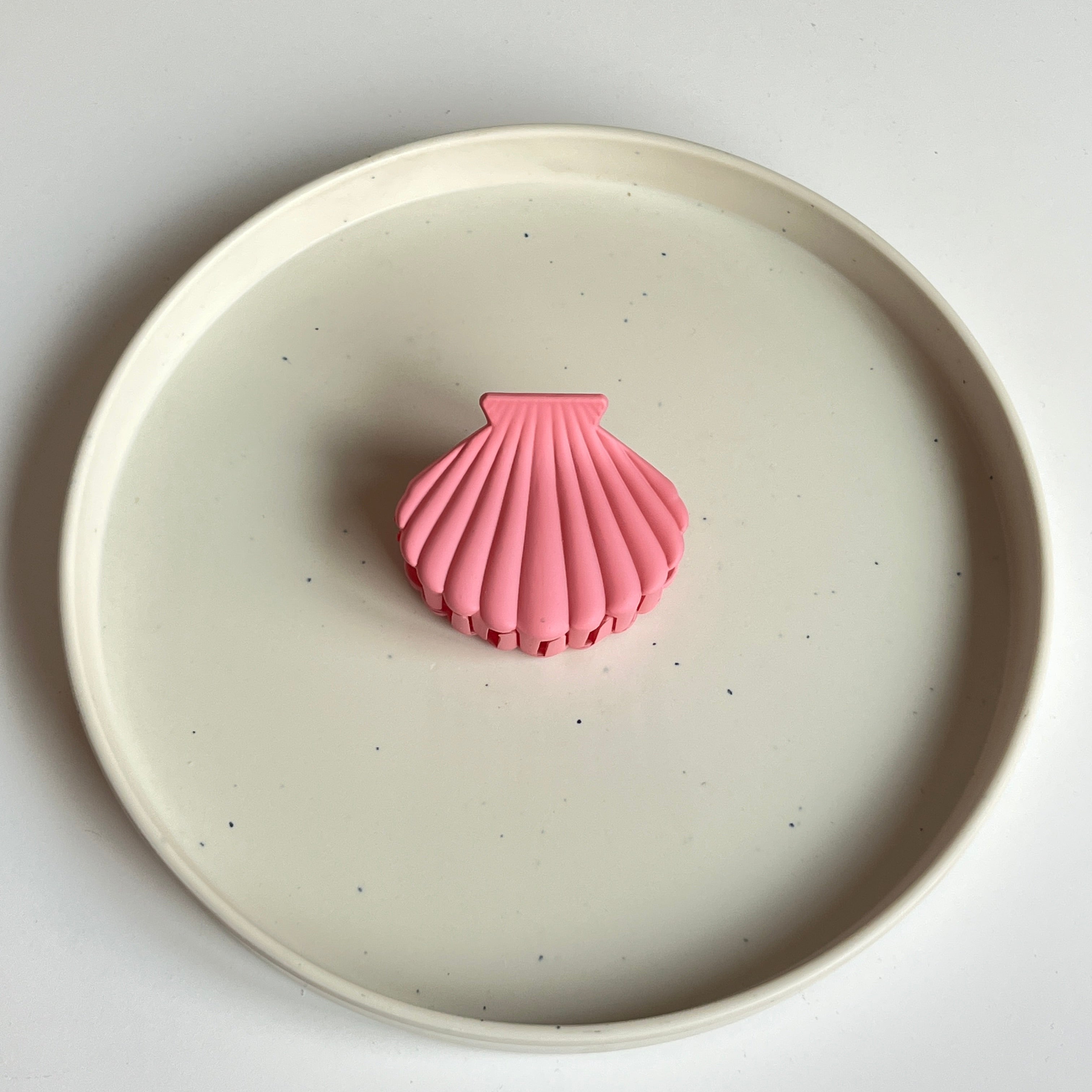 Shell Medium Hair Claw