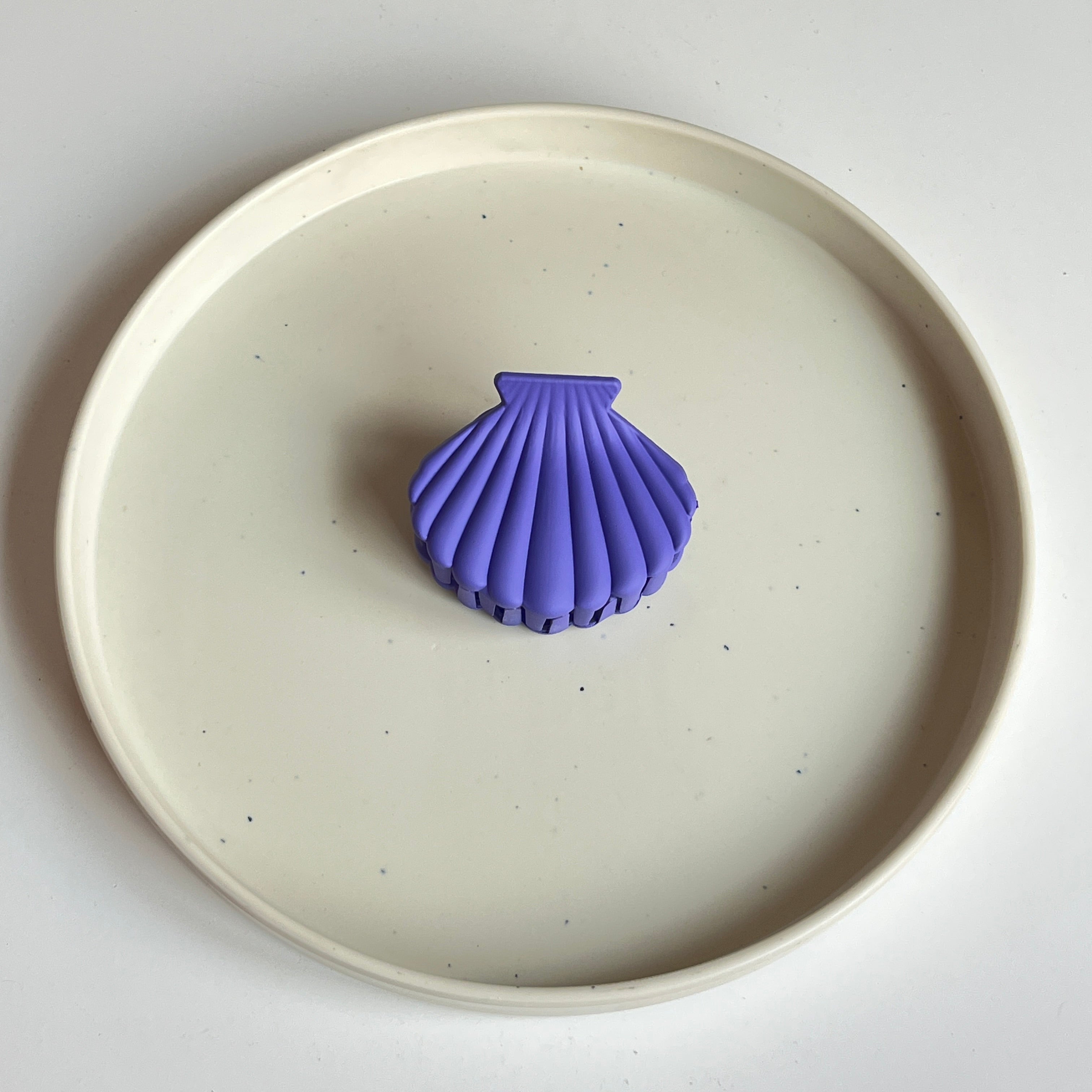 Shell Medium Hair Claw