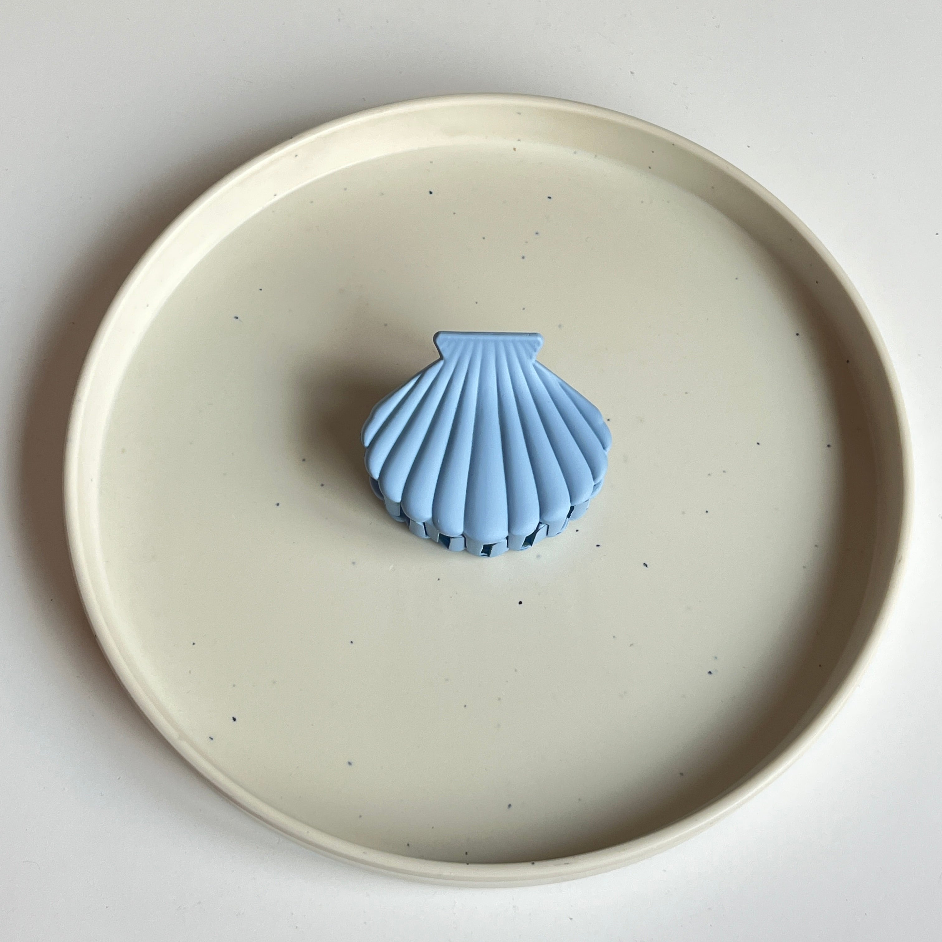 Shell Medium Hair Claw