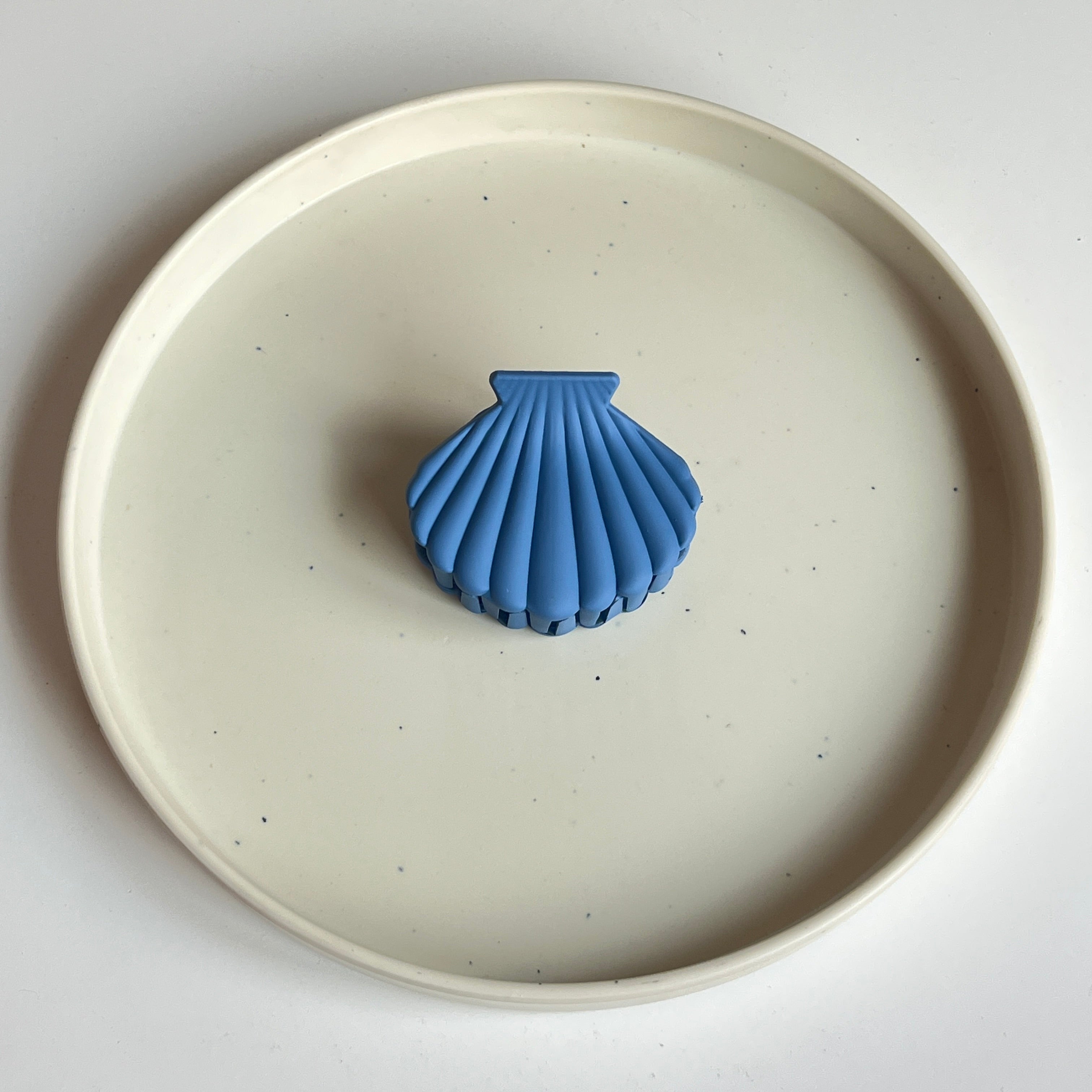 Shell Medium Hair Claw