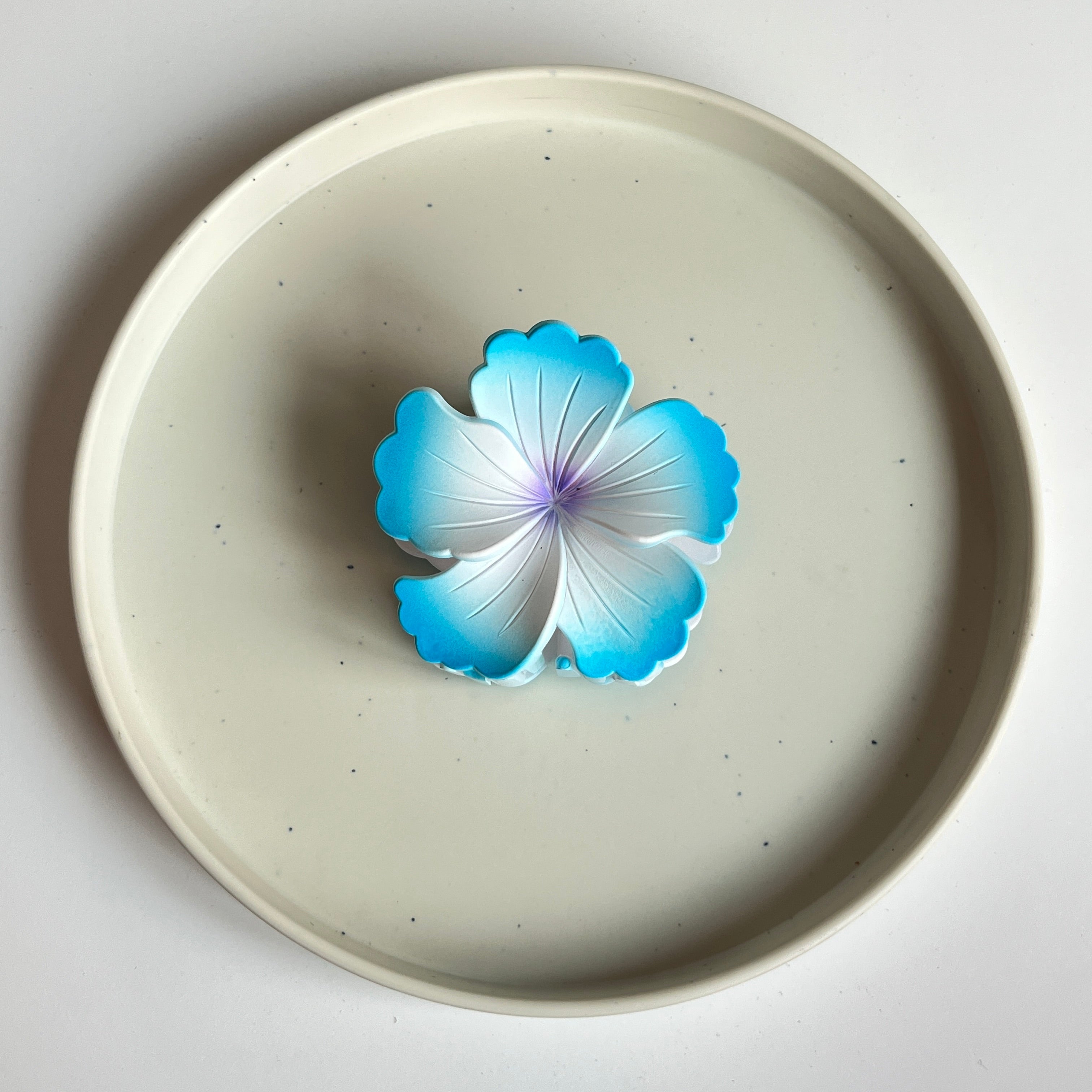 Ombre Petal Large Hair Claw