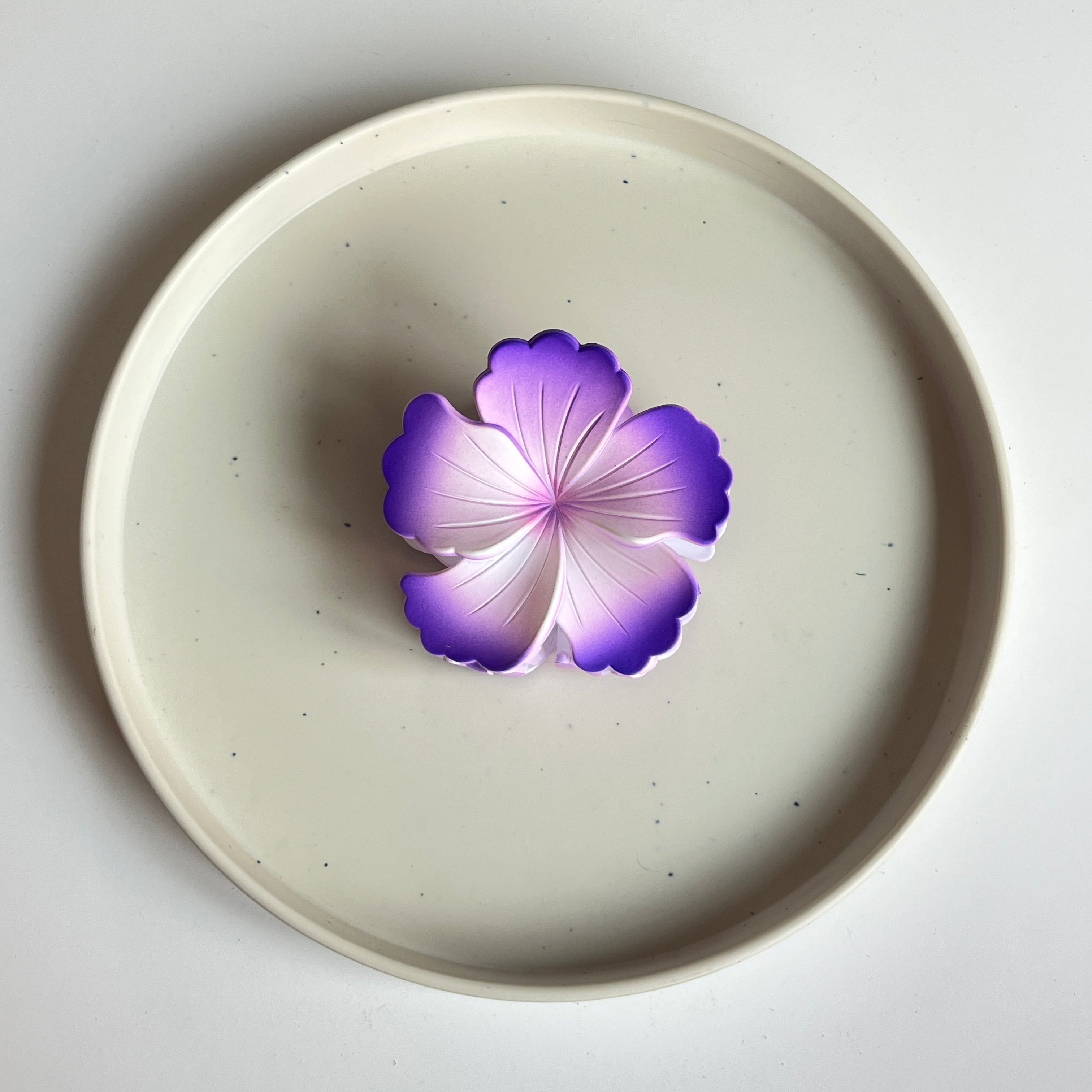 Ombre Petal Large Hair Claw