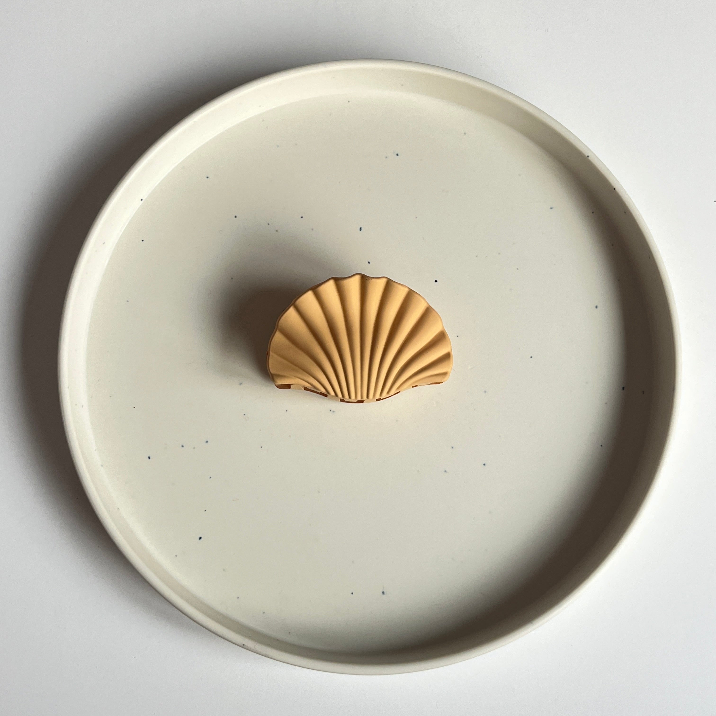 Shell Matte Large Hair Claw