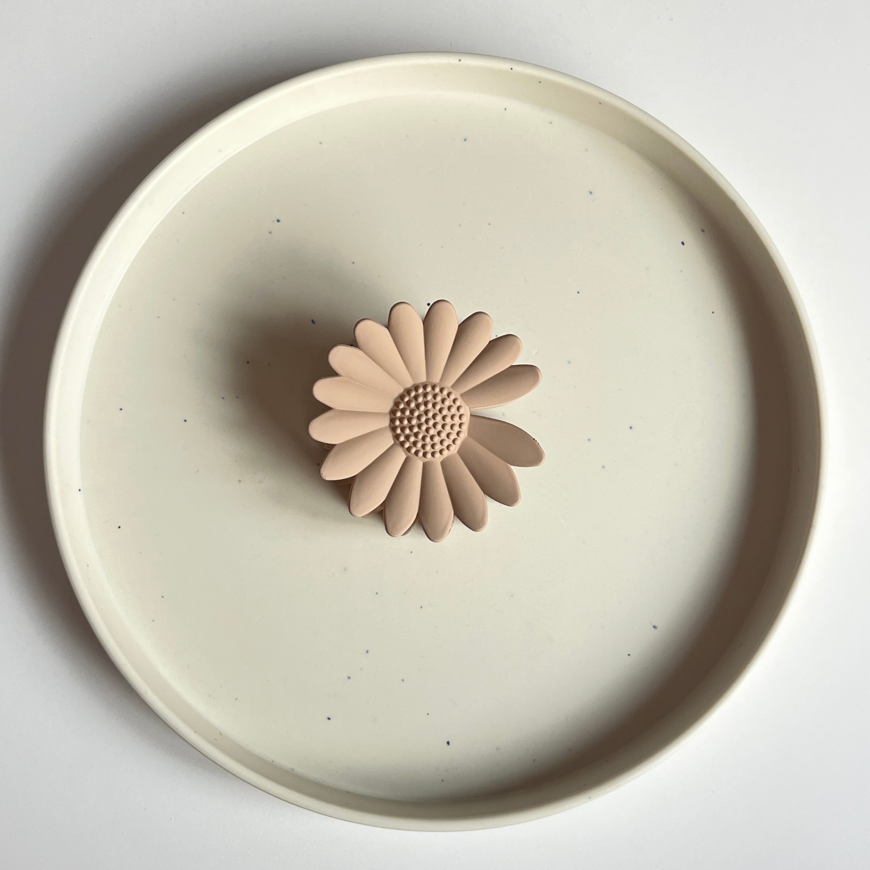 Daisy Matte Large Hair Claw