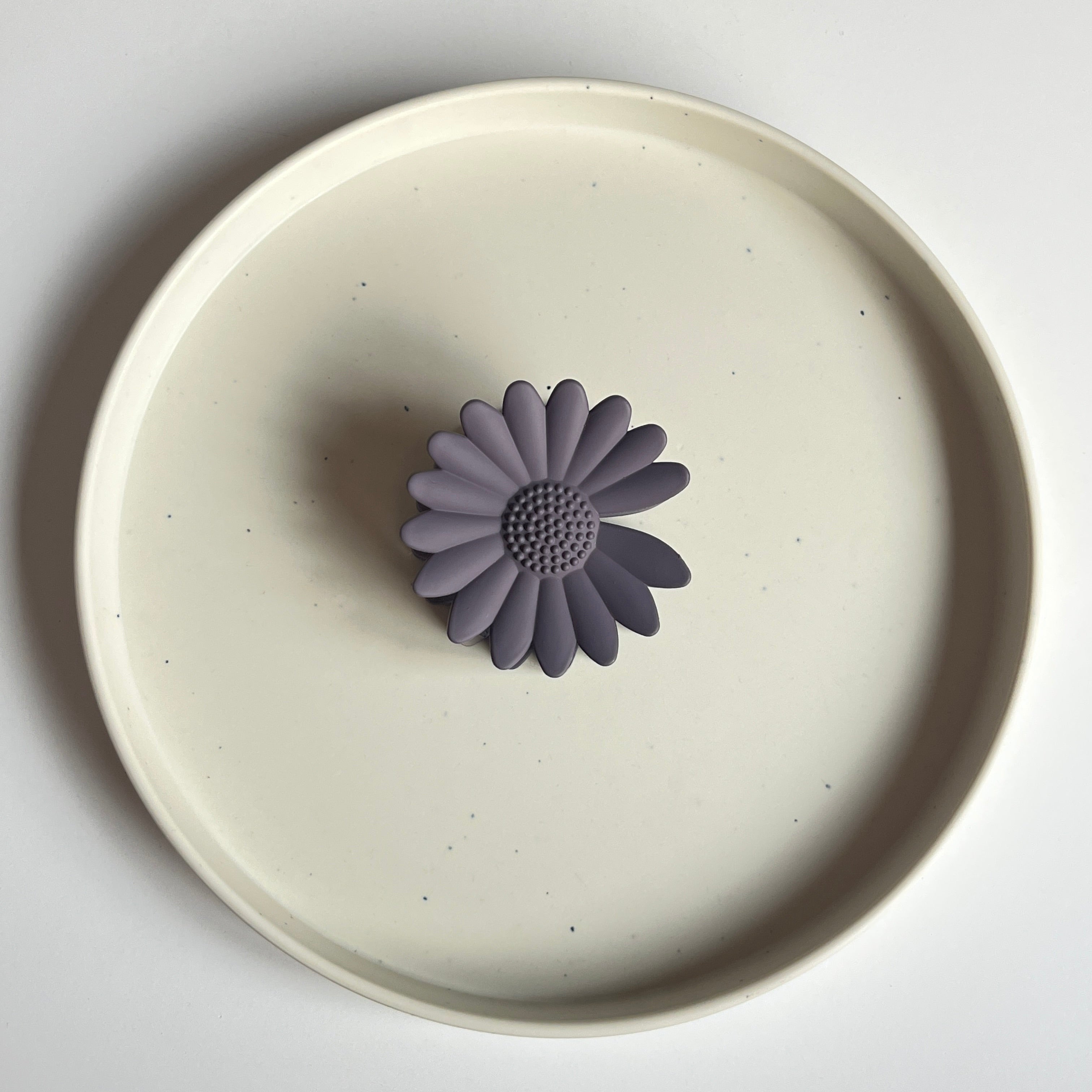 Daisy Matte Large Hair Claw