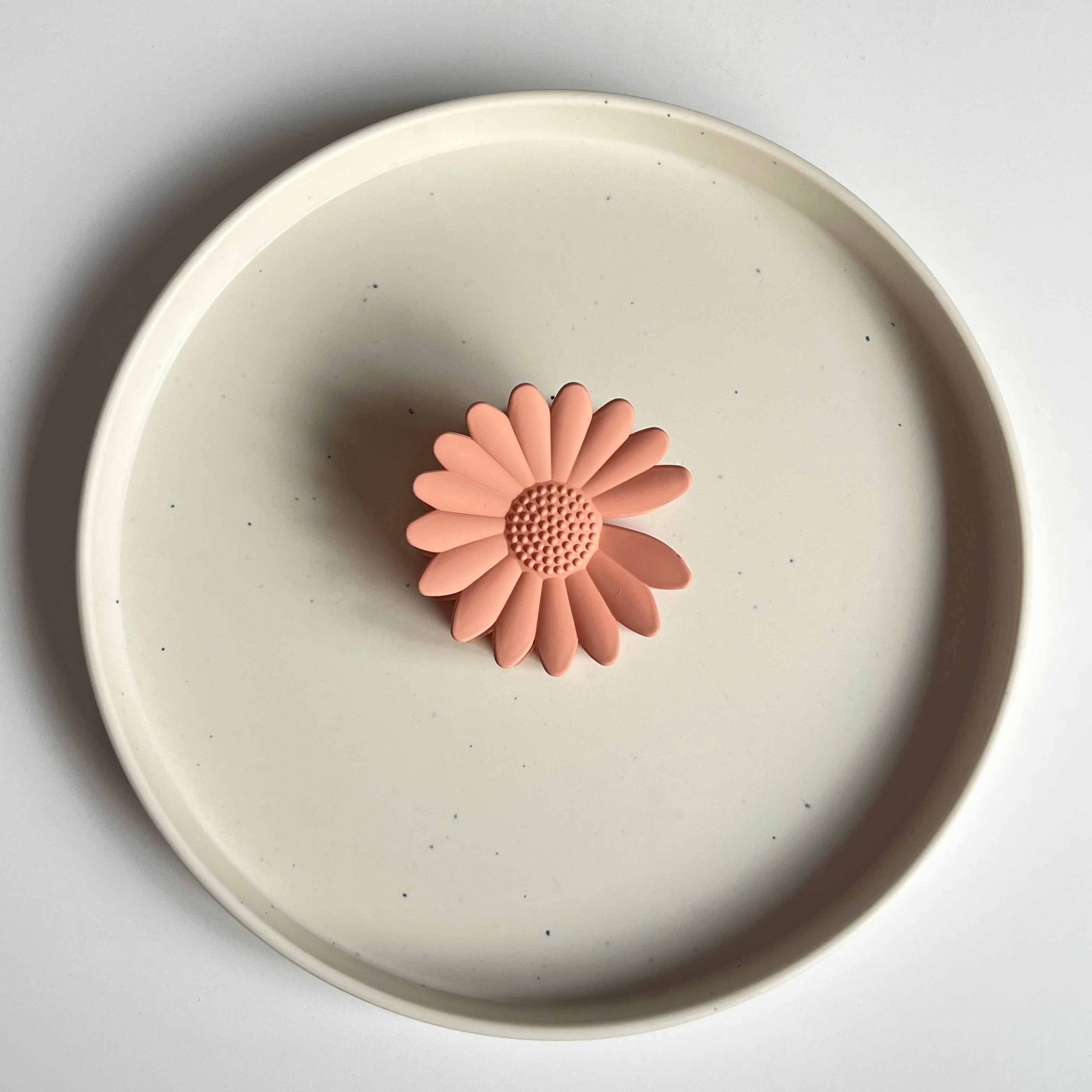 Daisy Matte Large Hair Claw