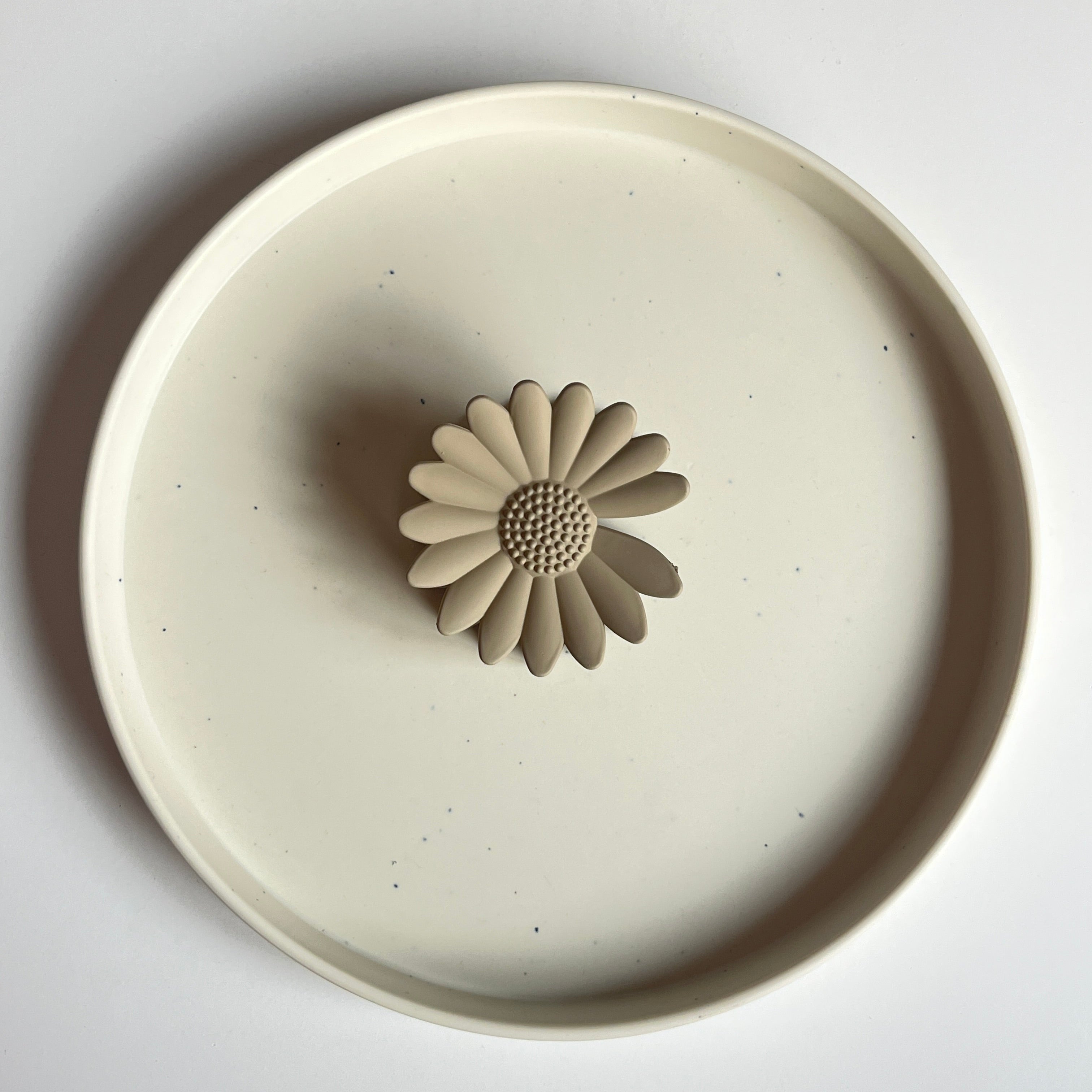 Daisy Matte Large Hair Claw