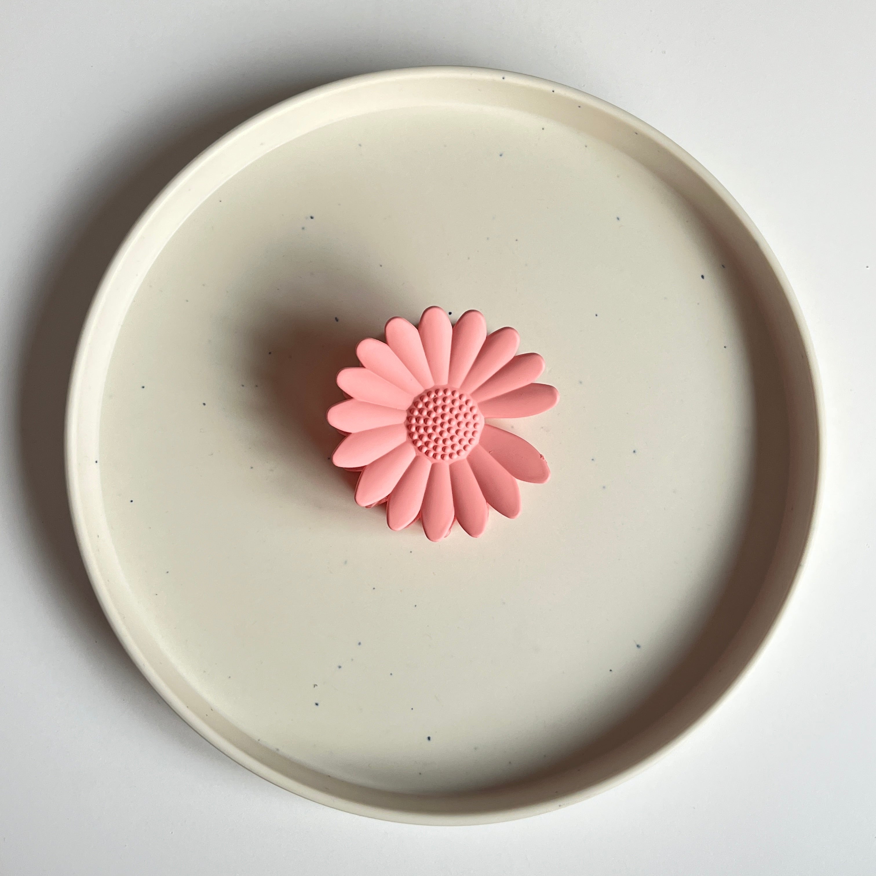 Daisy Matte Large Hair Claw