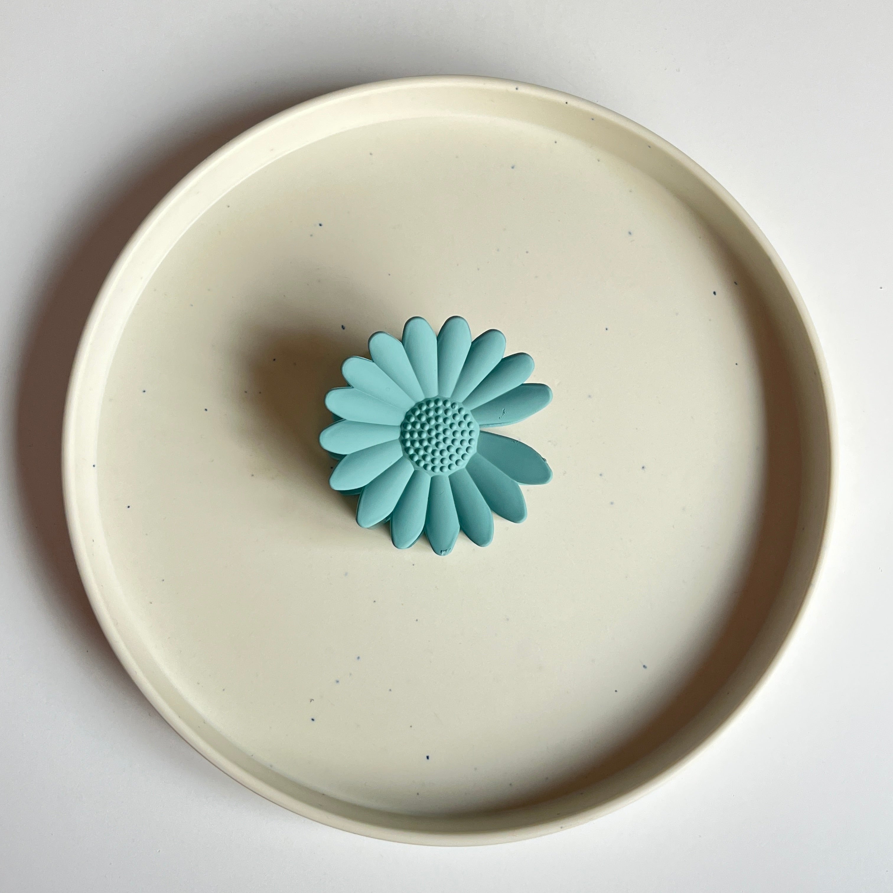 Daisy Matte Large Hair Claw