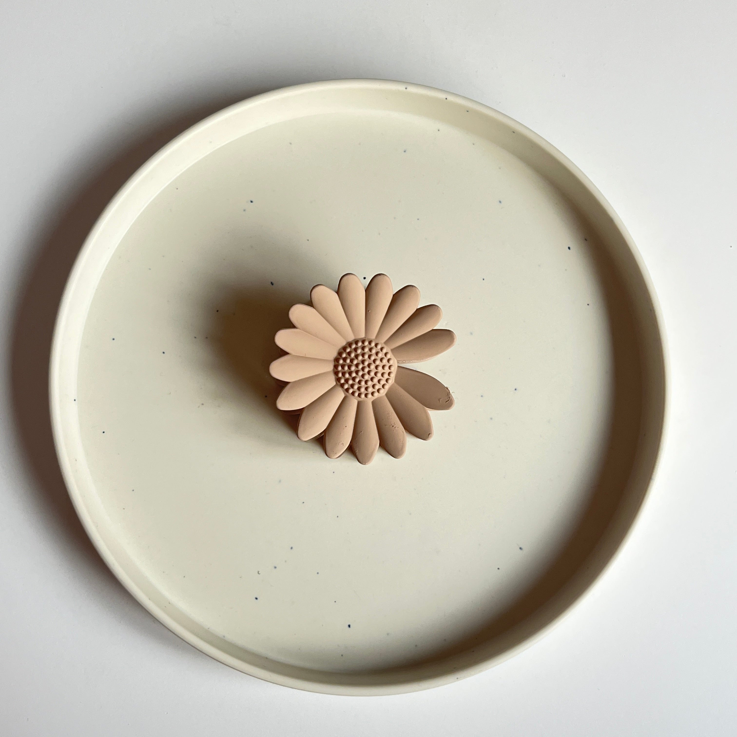 Daisy Matte Large Hair Claw