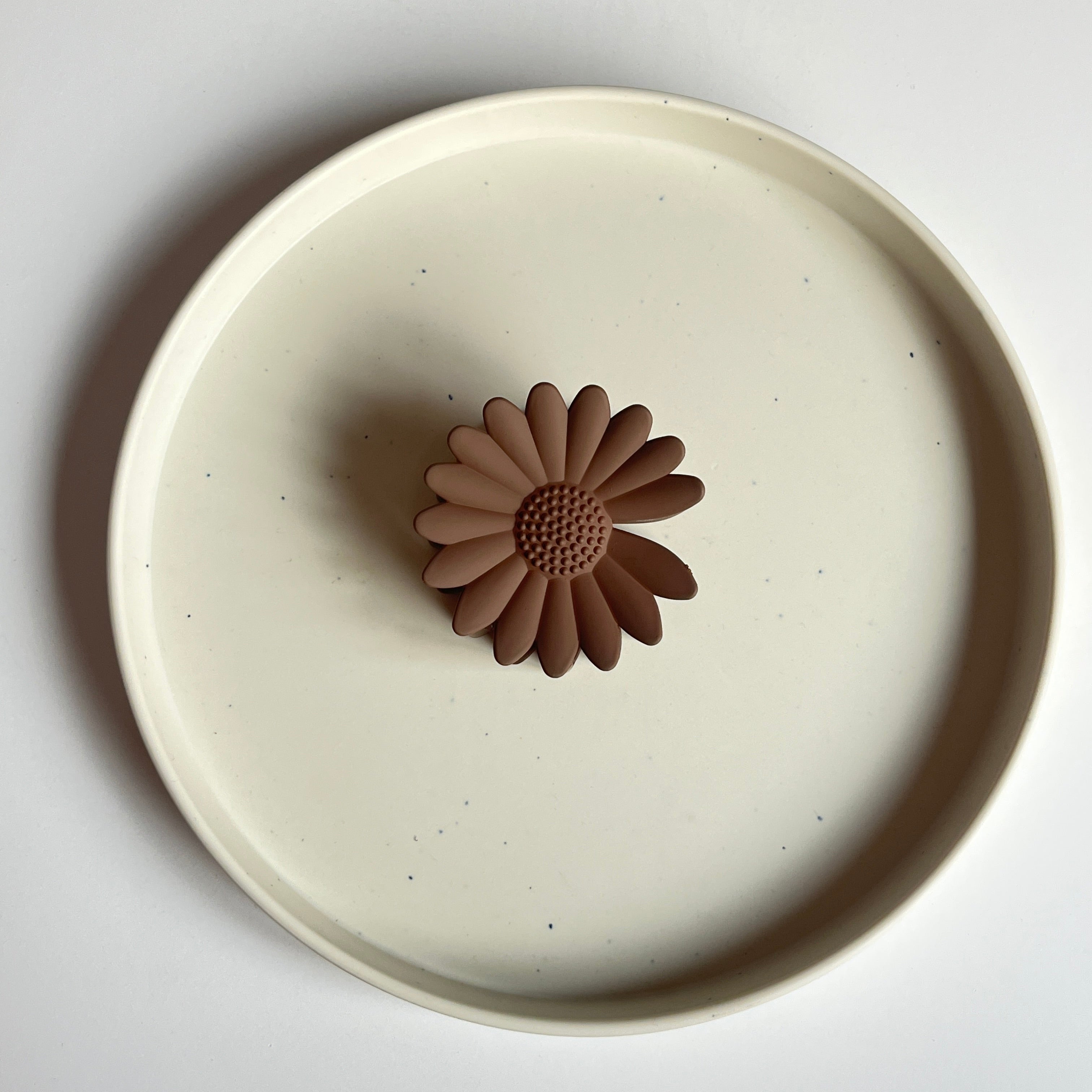 Daisy Matte Large Hair Claw