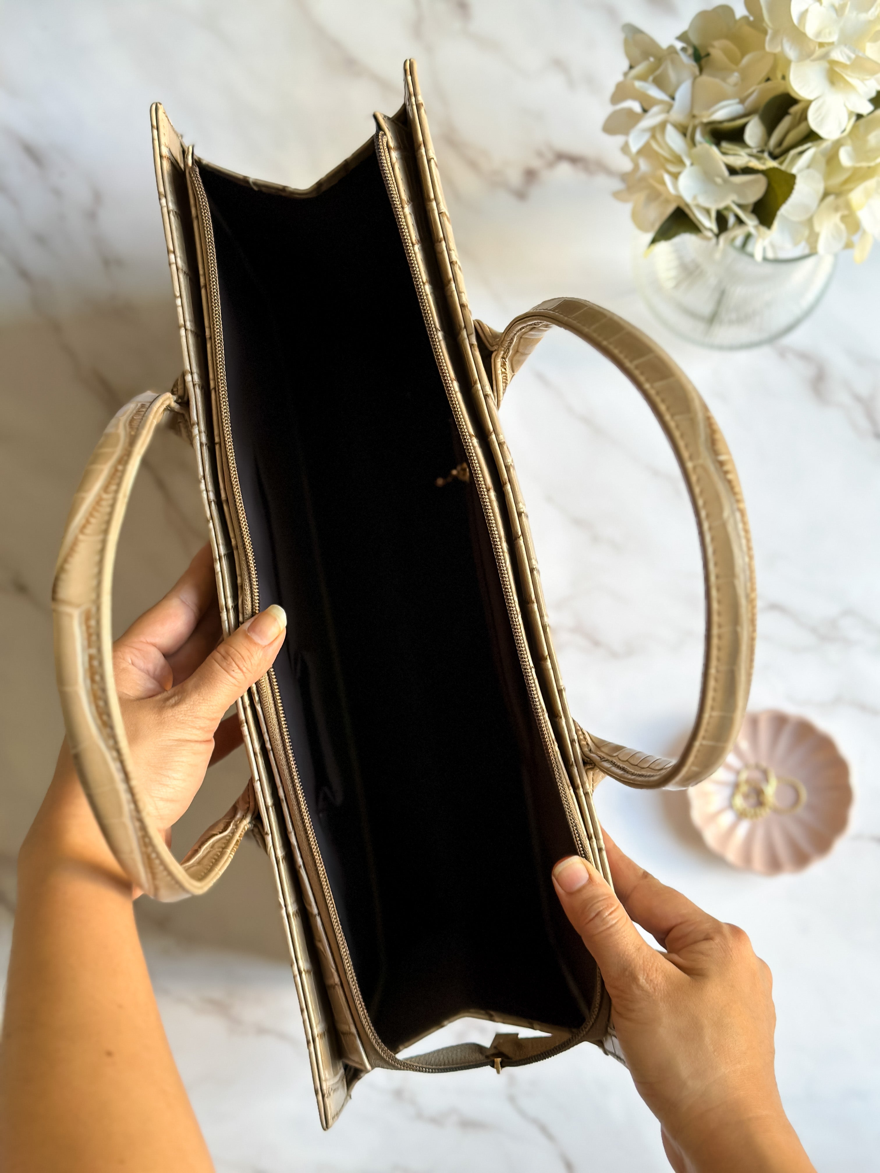 Croc Luxe Tote – Structured Work Bag – Beige