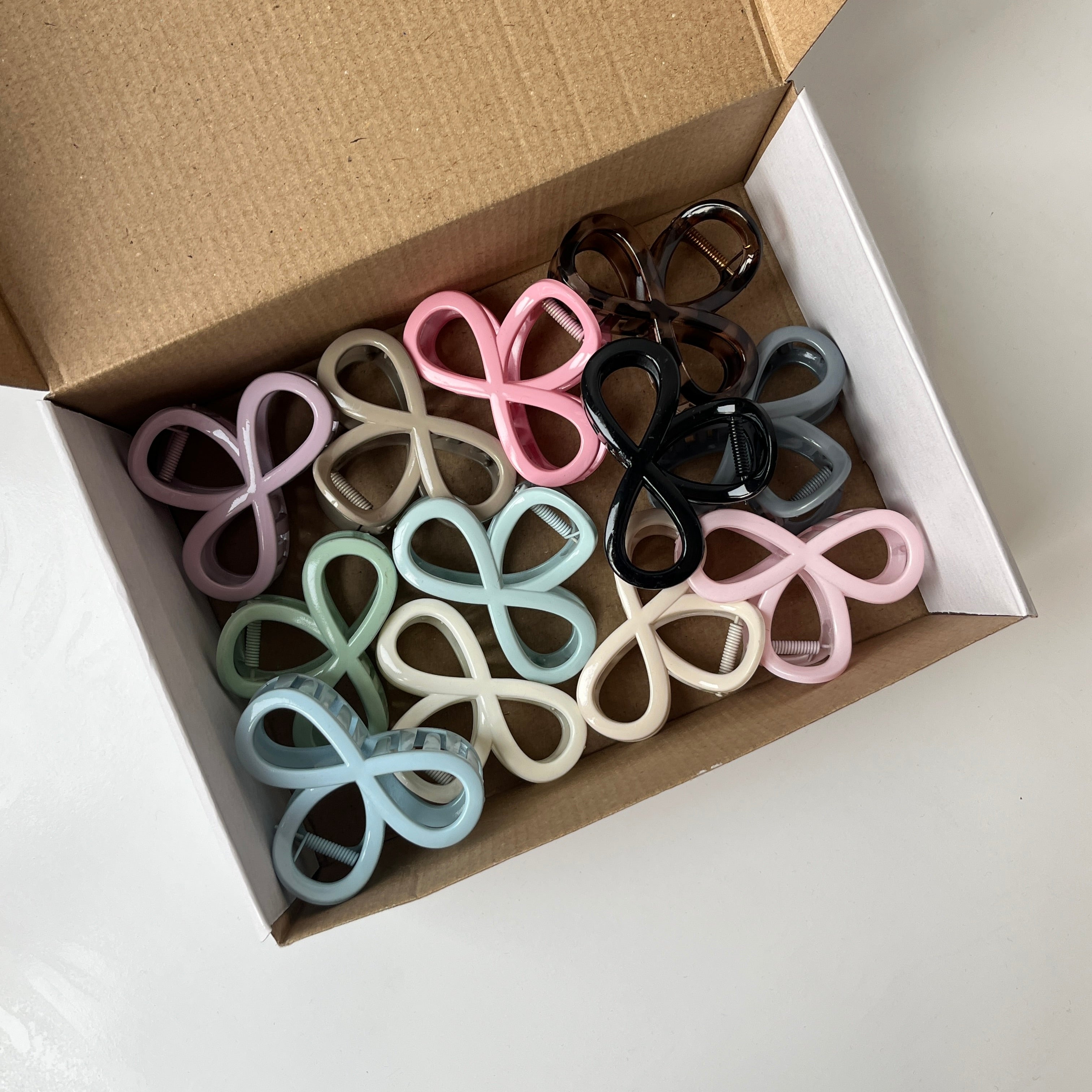 Infinity Loop Large Hair Claw