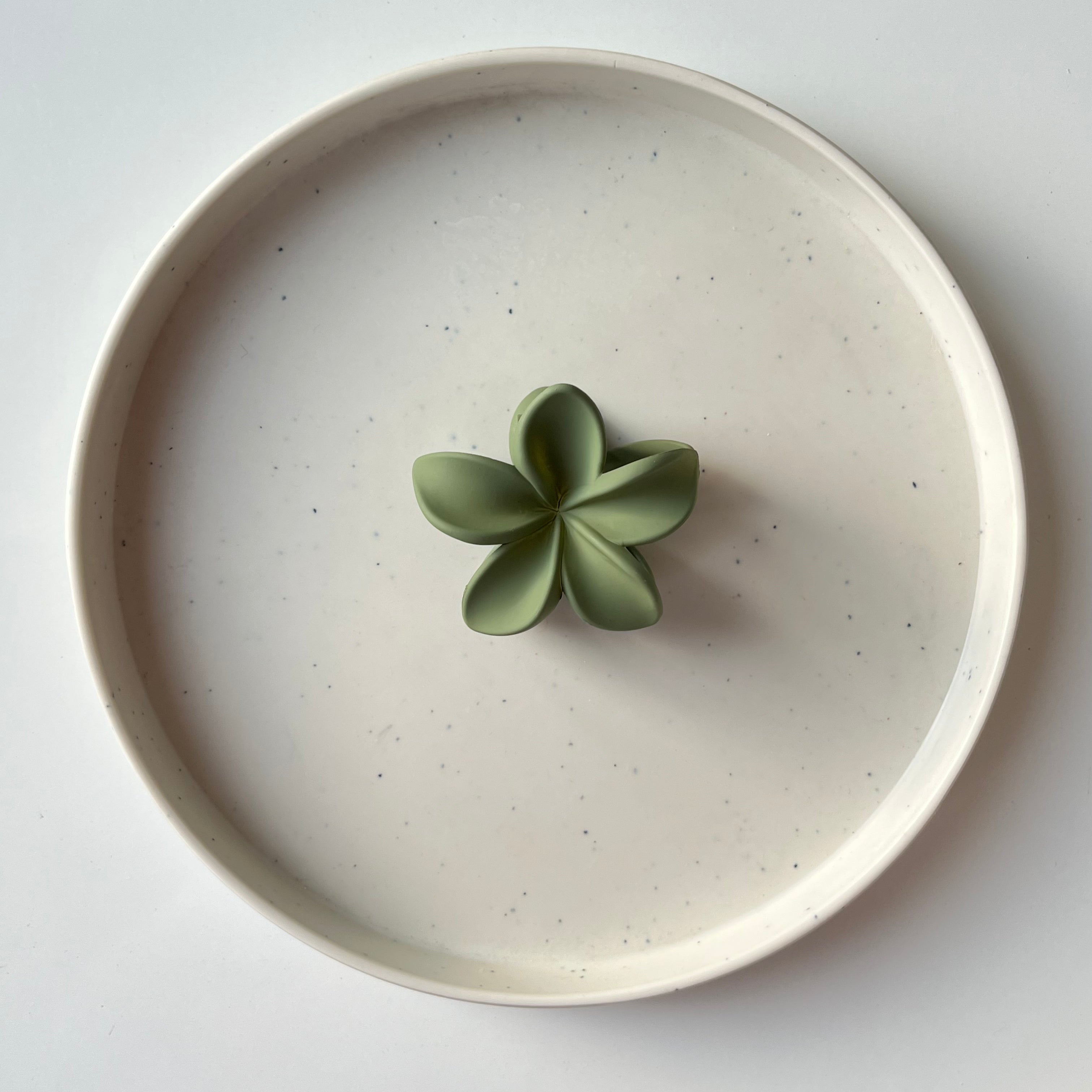 Fleur Matte Claw Clip – Medium