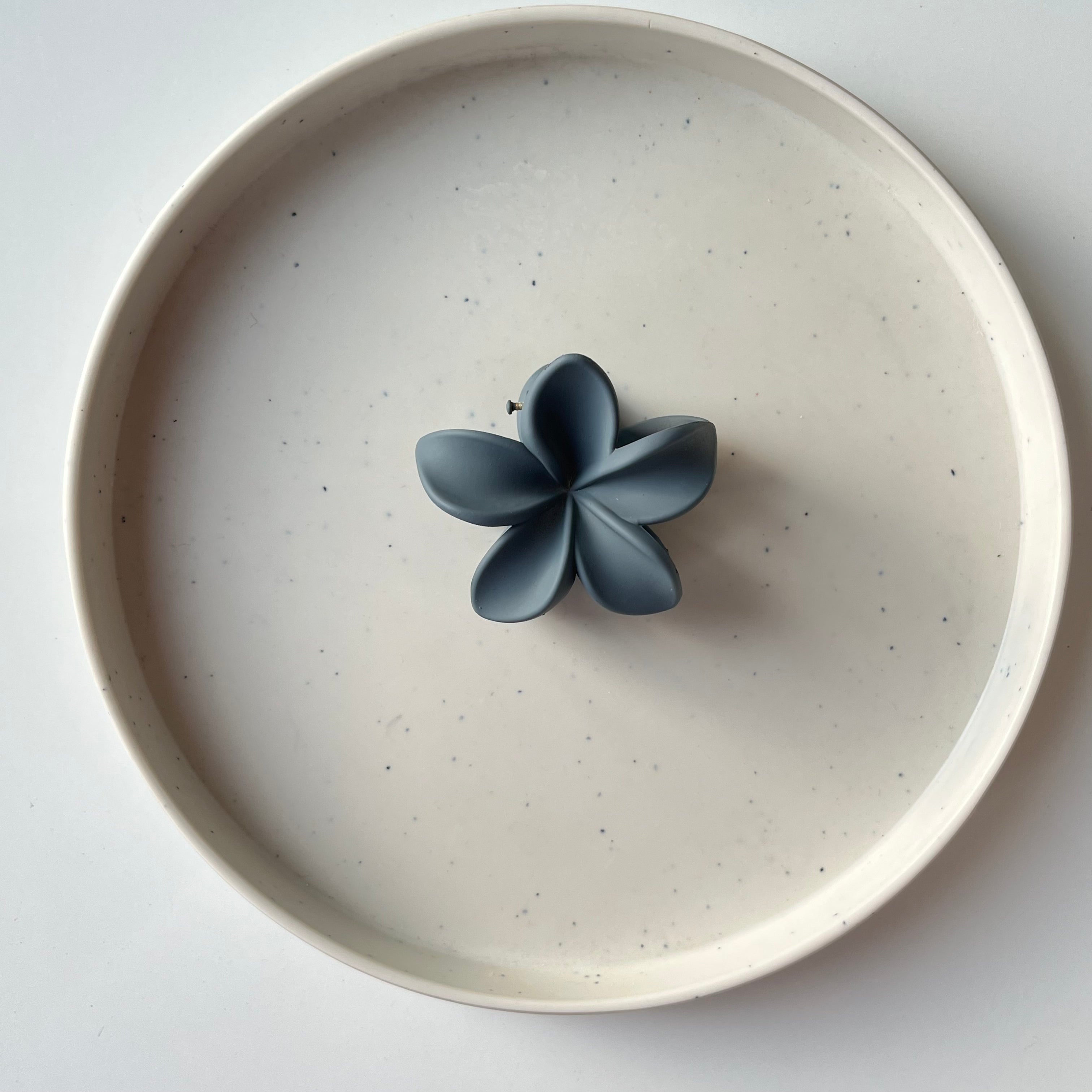 Fleur Matte Claw Clip – Medium