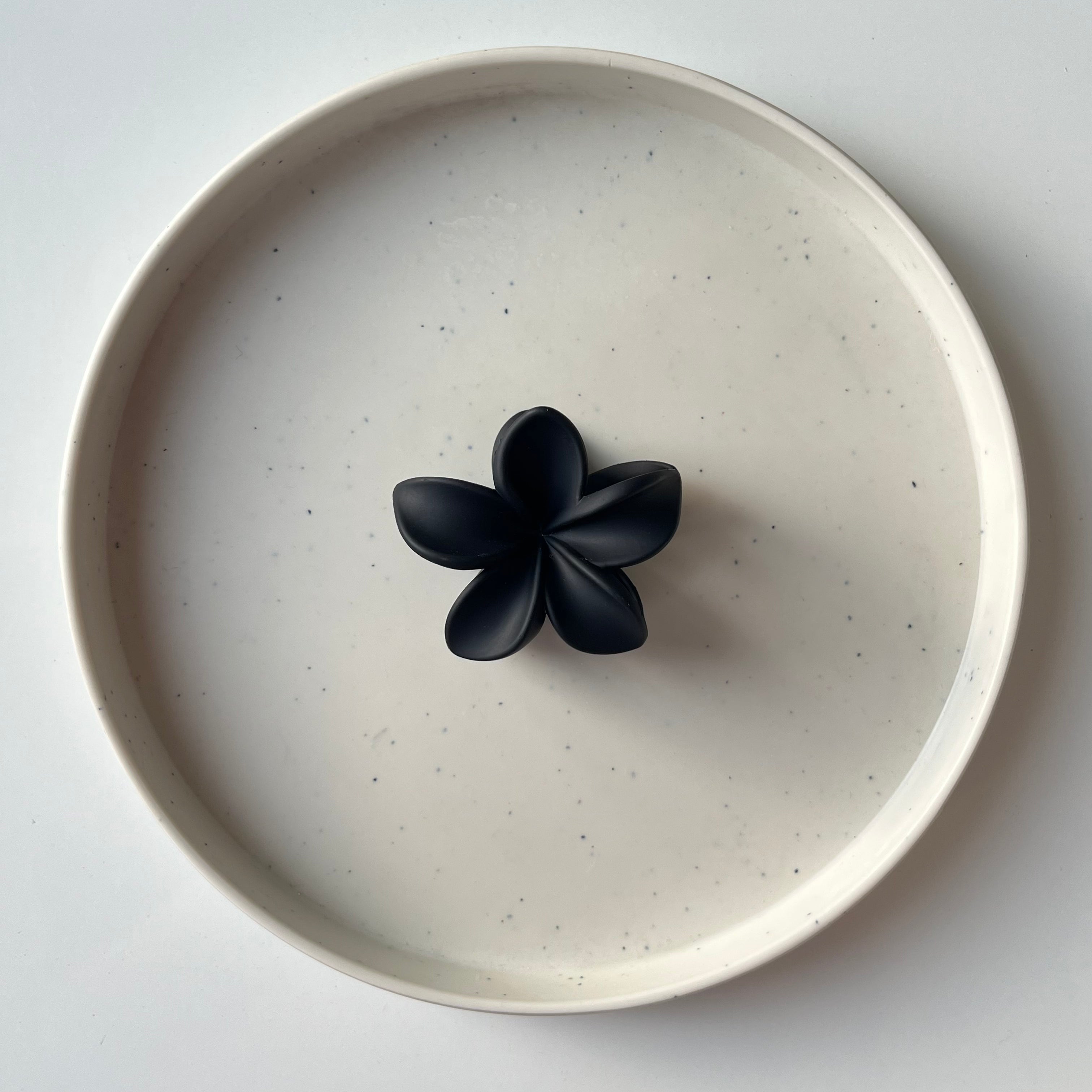 Fleur Matte Claw Clip – Medium