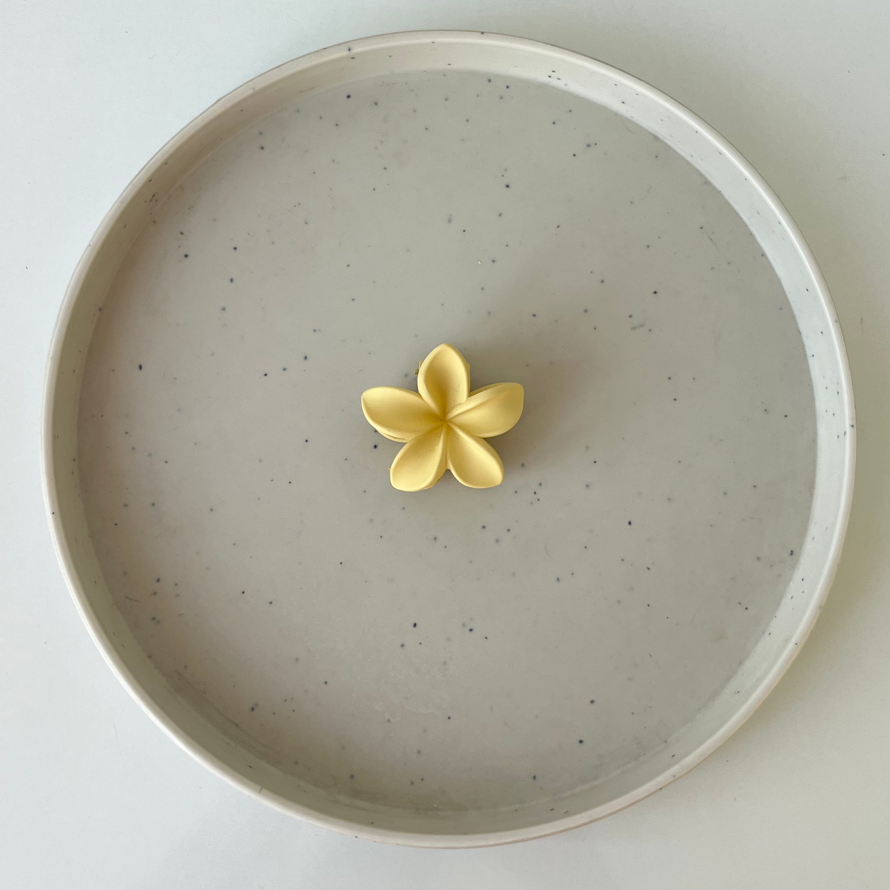 Matte Blossom – Small Flower Hair Claw