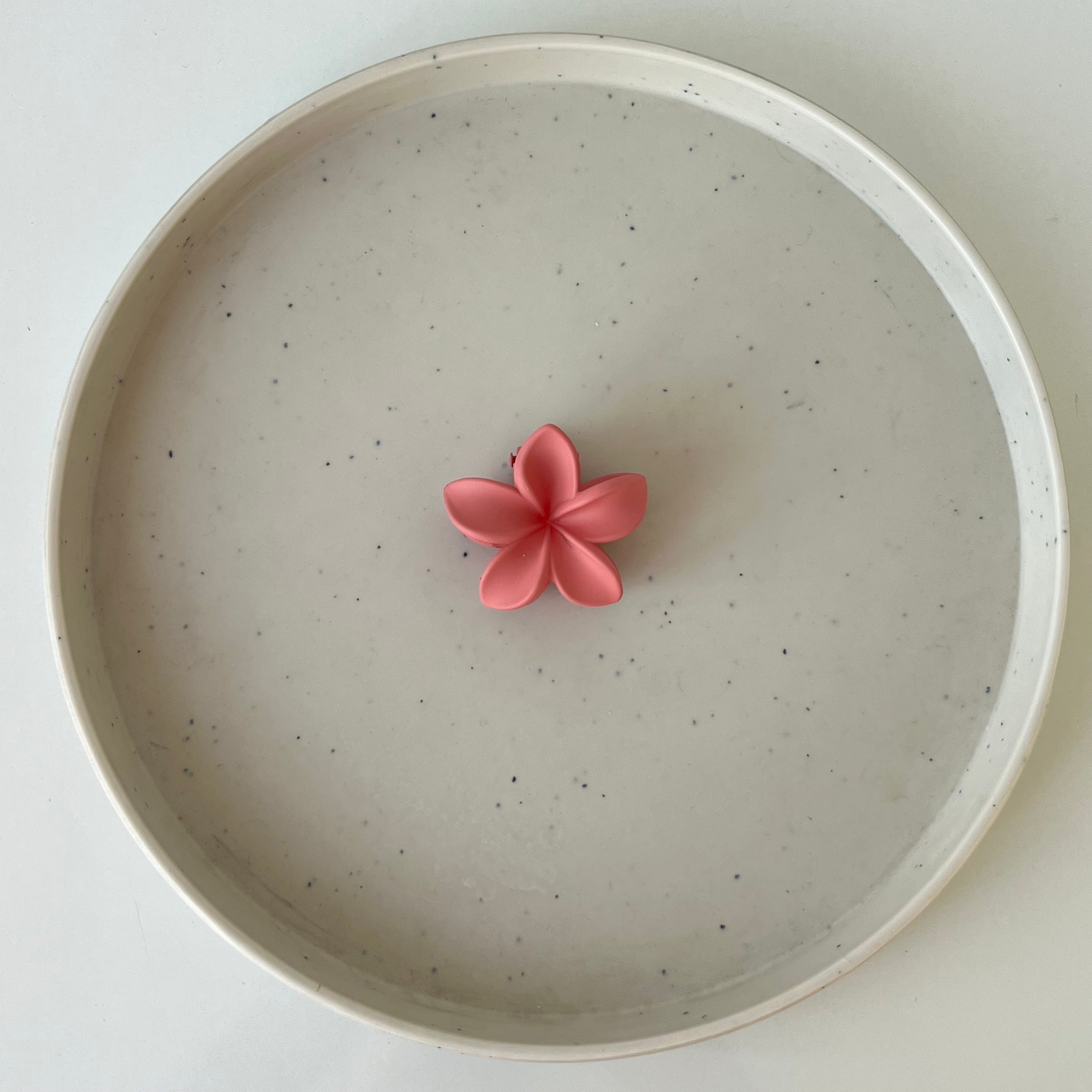 Matte Blossom – Small Flower Hair Claw