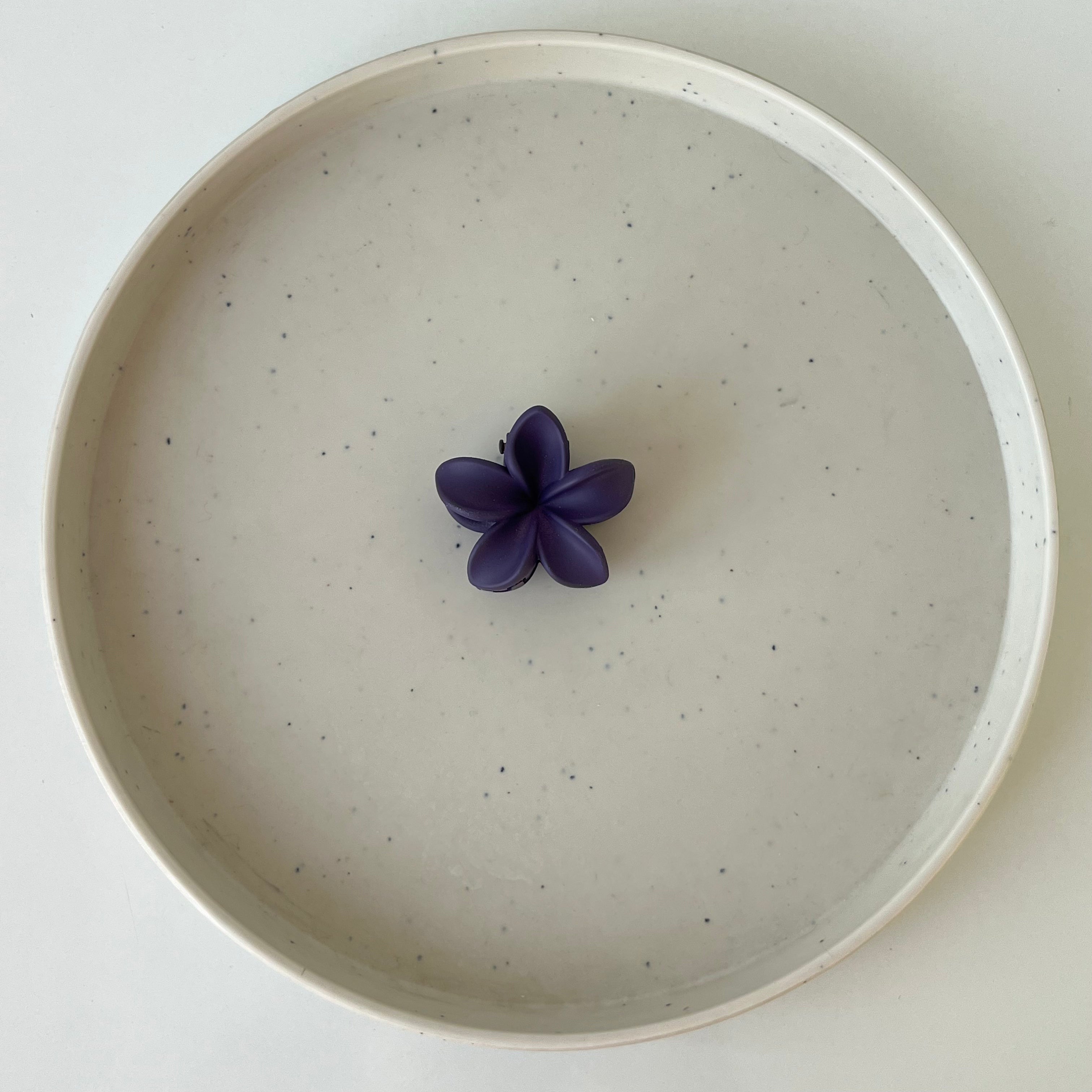 Matte Blossom – Small Flower Hair Claw
