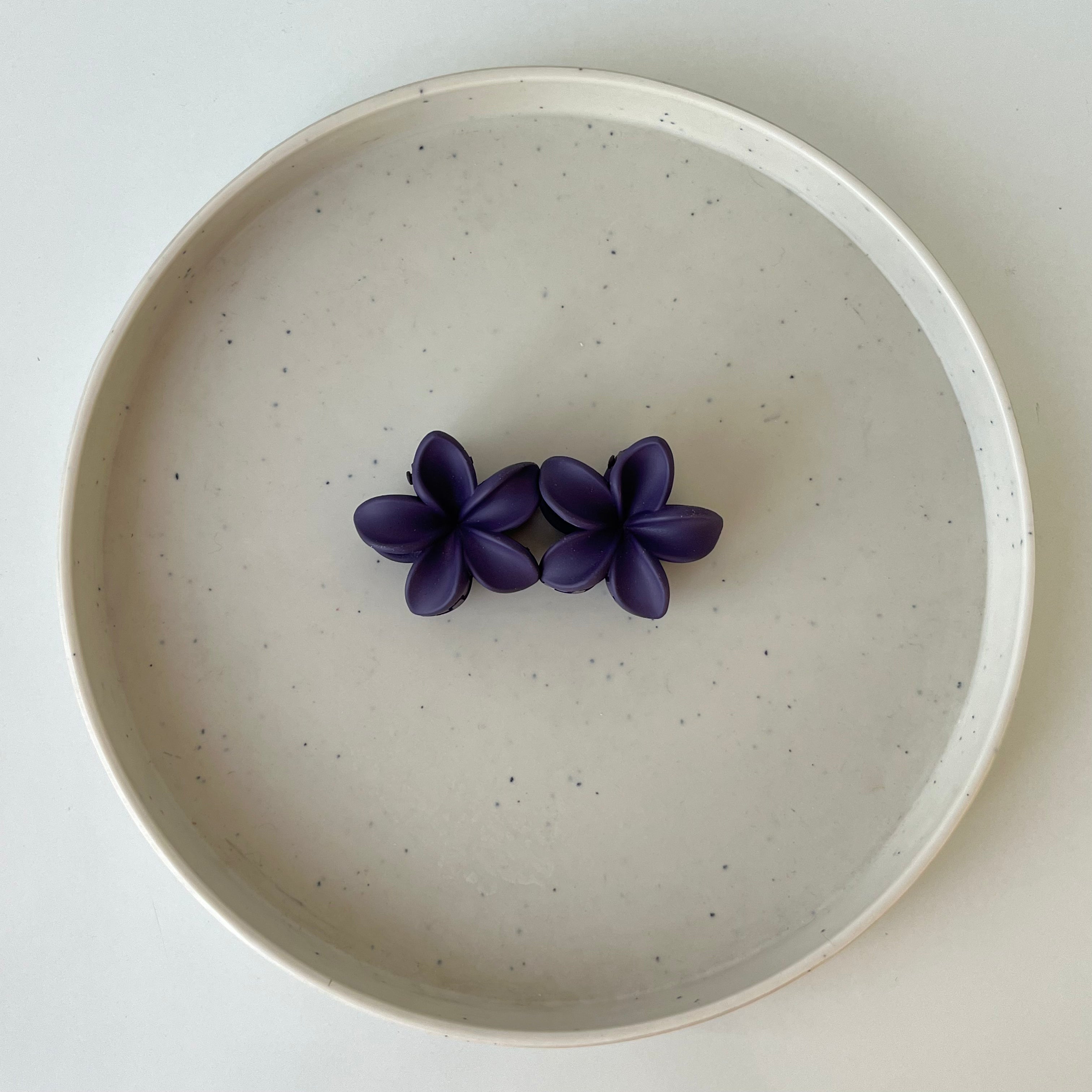 Matte Blossom – Small Flower Hair Claw