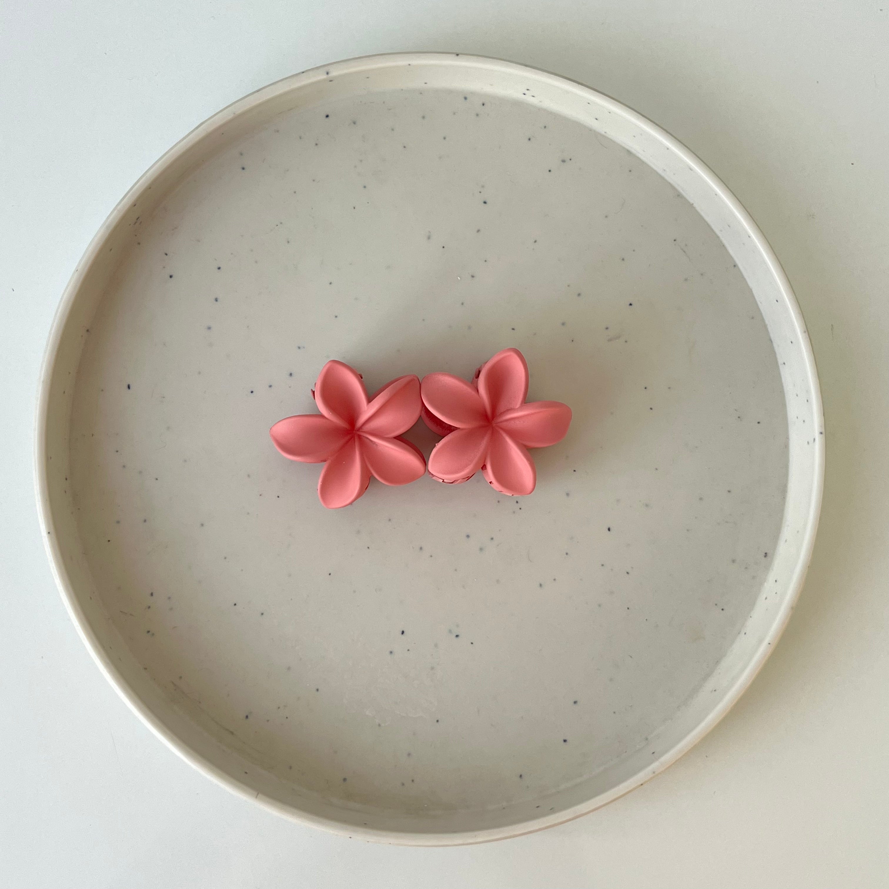 Matte Blossom – Small Flower Hair Claw