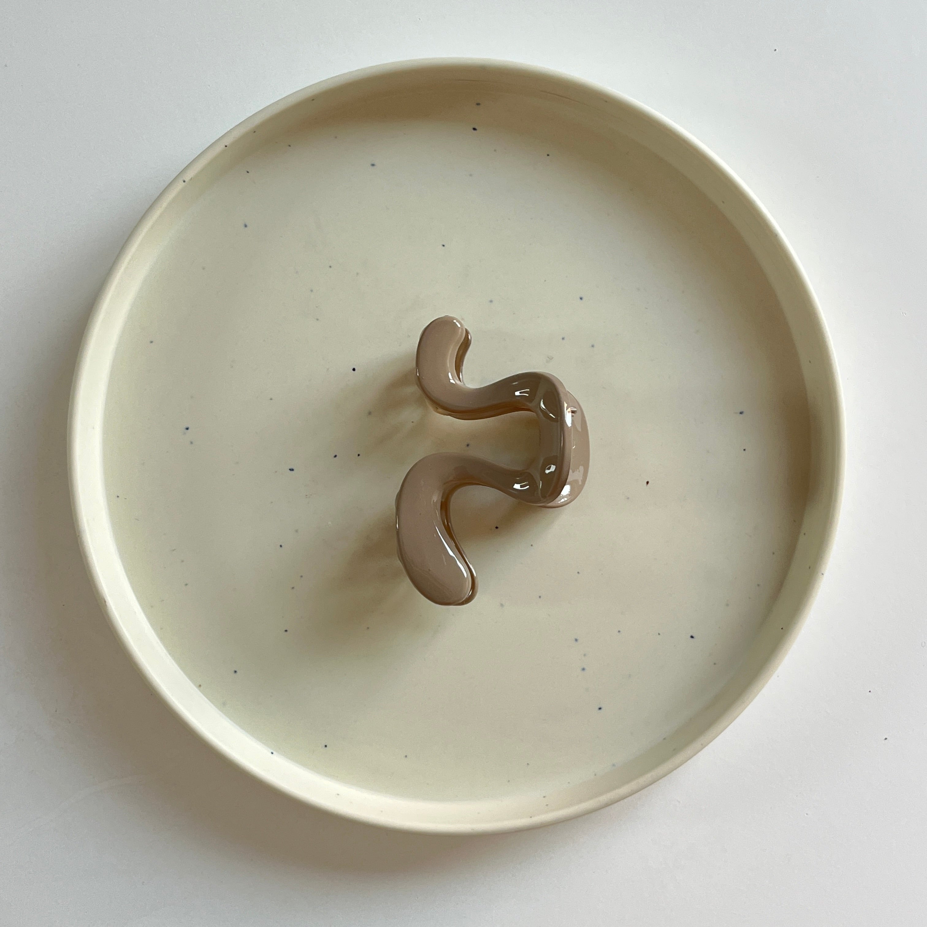 Wavy Flow Medium Hair Claw