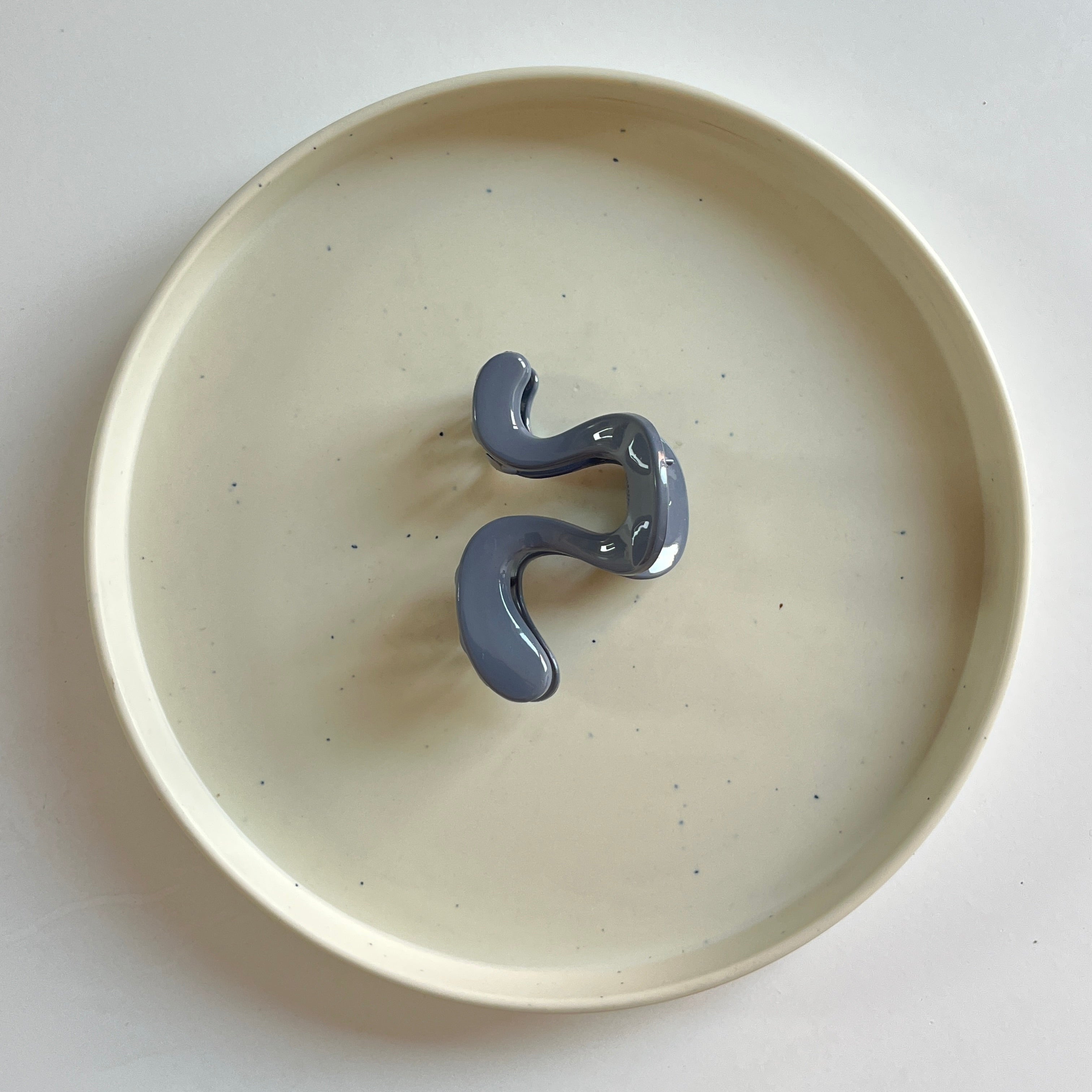 Wavy Flow Medium Hair Claw