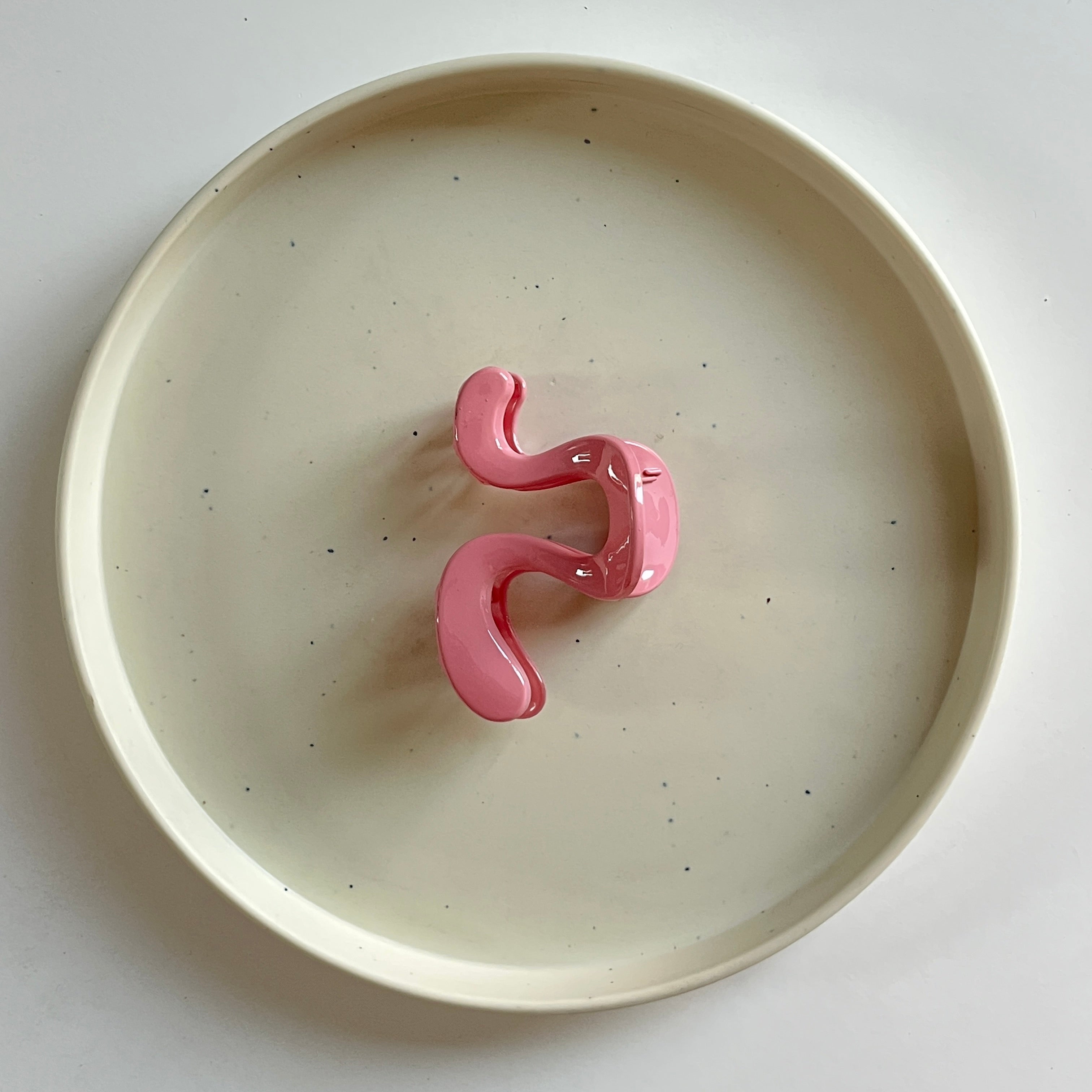 Wavy Flow Medium Hair Claw