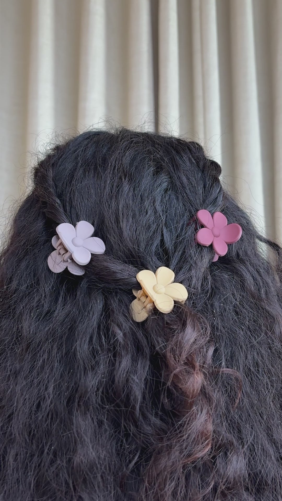 Matte Daisy Claw - Small